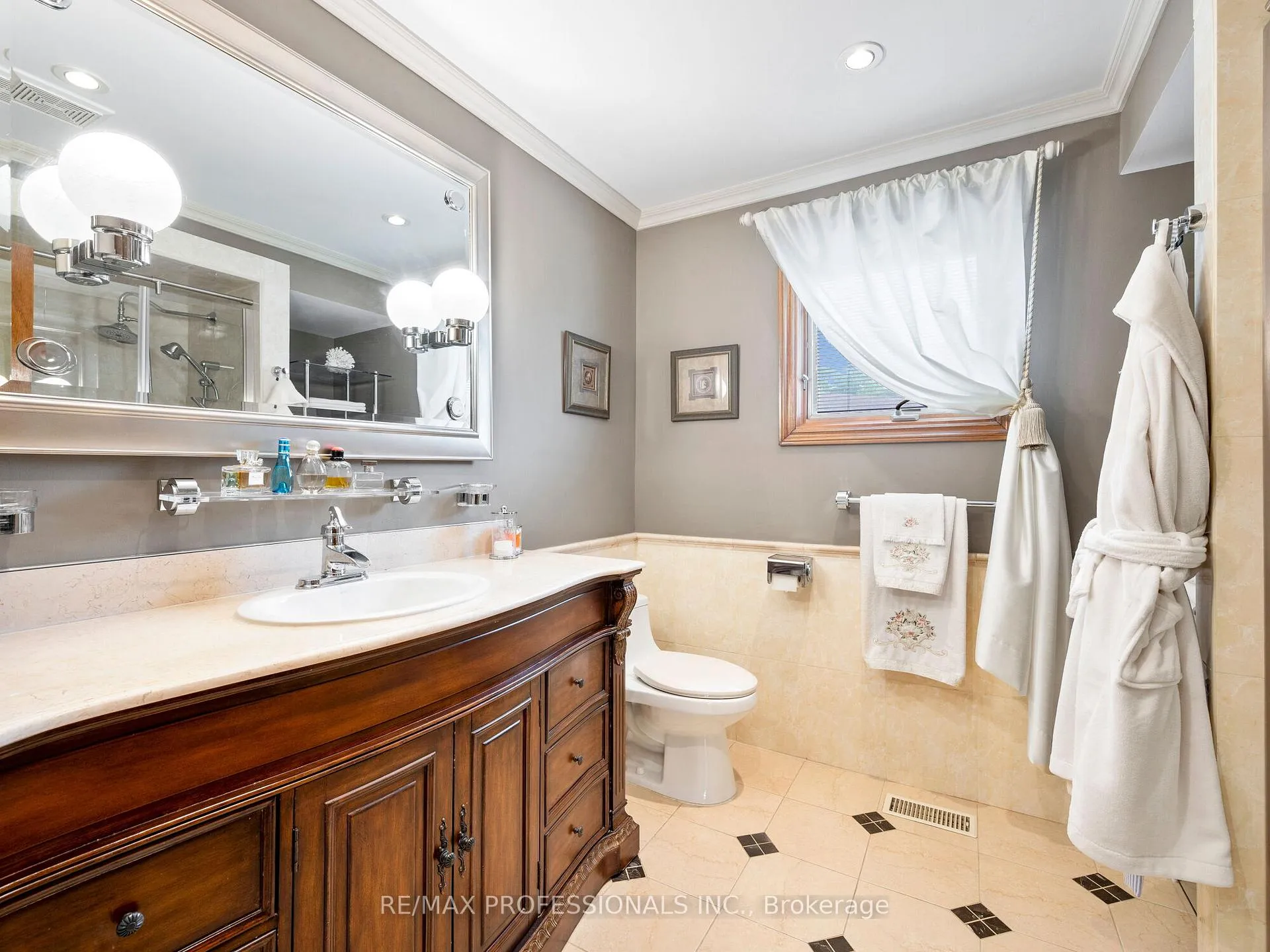 Photo 24 of 21 Majesty Court, Vaughan, East Woodbridge — HOMEH