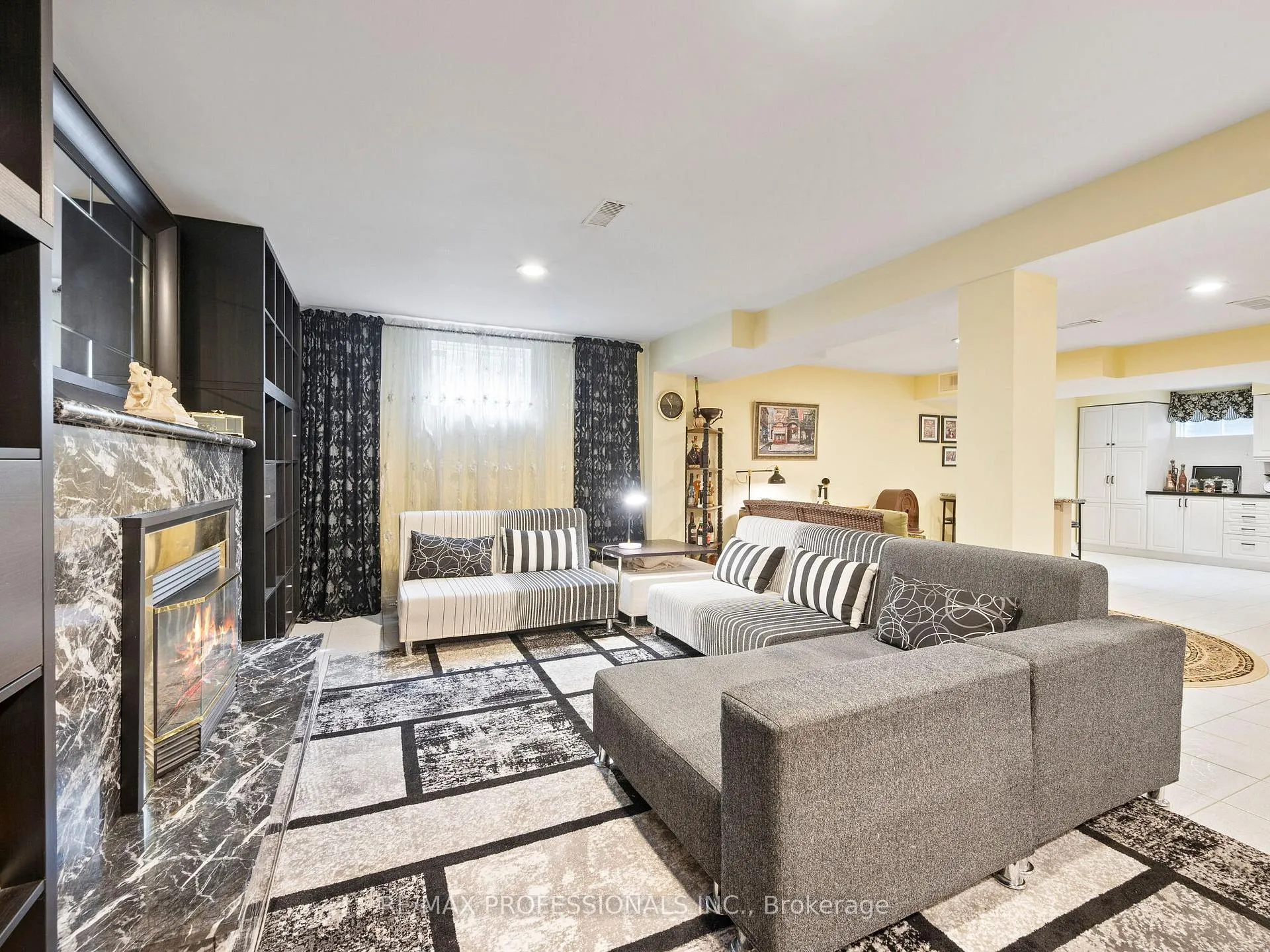 Photo 26 of 21 Majesty Court, Vaughan, East Woodbridge — HOMEH