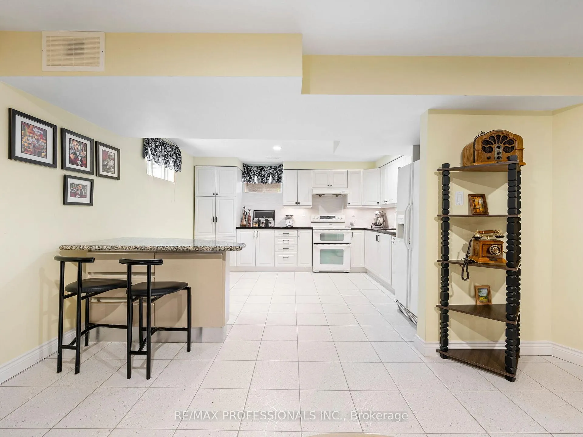 Photo 28 of 21 Majesty Court, Vaughan, East Woodbridge — HOMEH