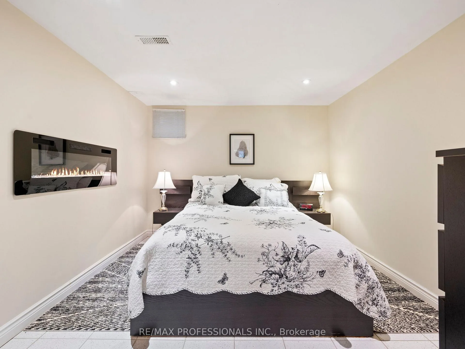 Photo 29 of 21 Majesty Court, Vaughan, East Woodbridge — HOMEH