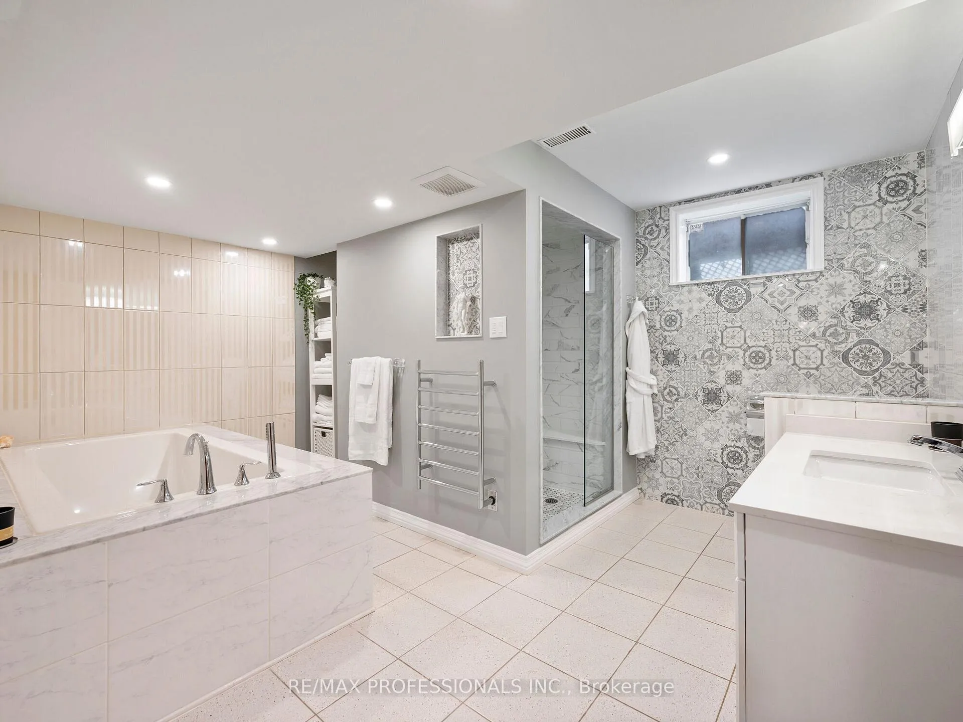 Photo 30 of 21 Majesty Court, Vaughan, East Woodbridge — HOMEH
