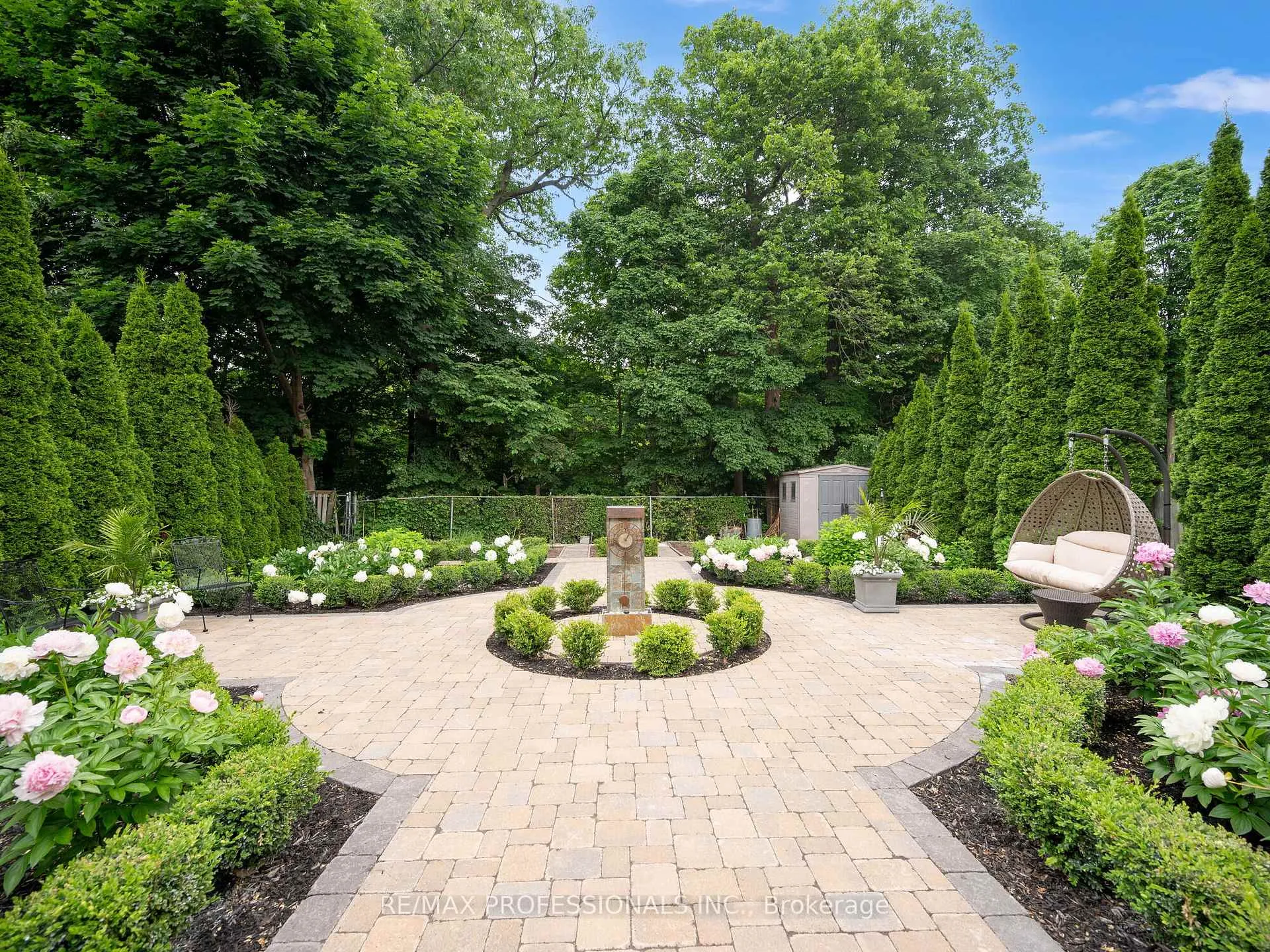 Photo 34 of 21 Majesty Court, Vaughan, East Woodbridge — HOMEH