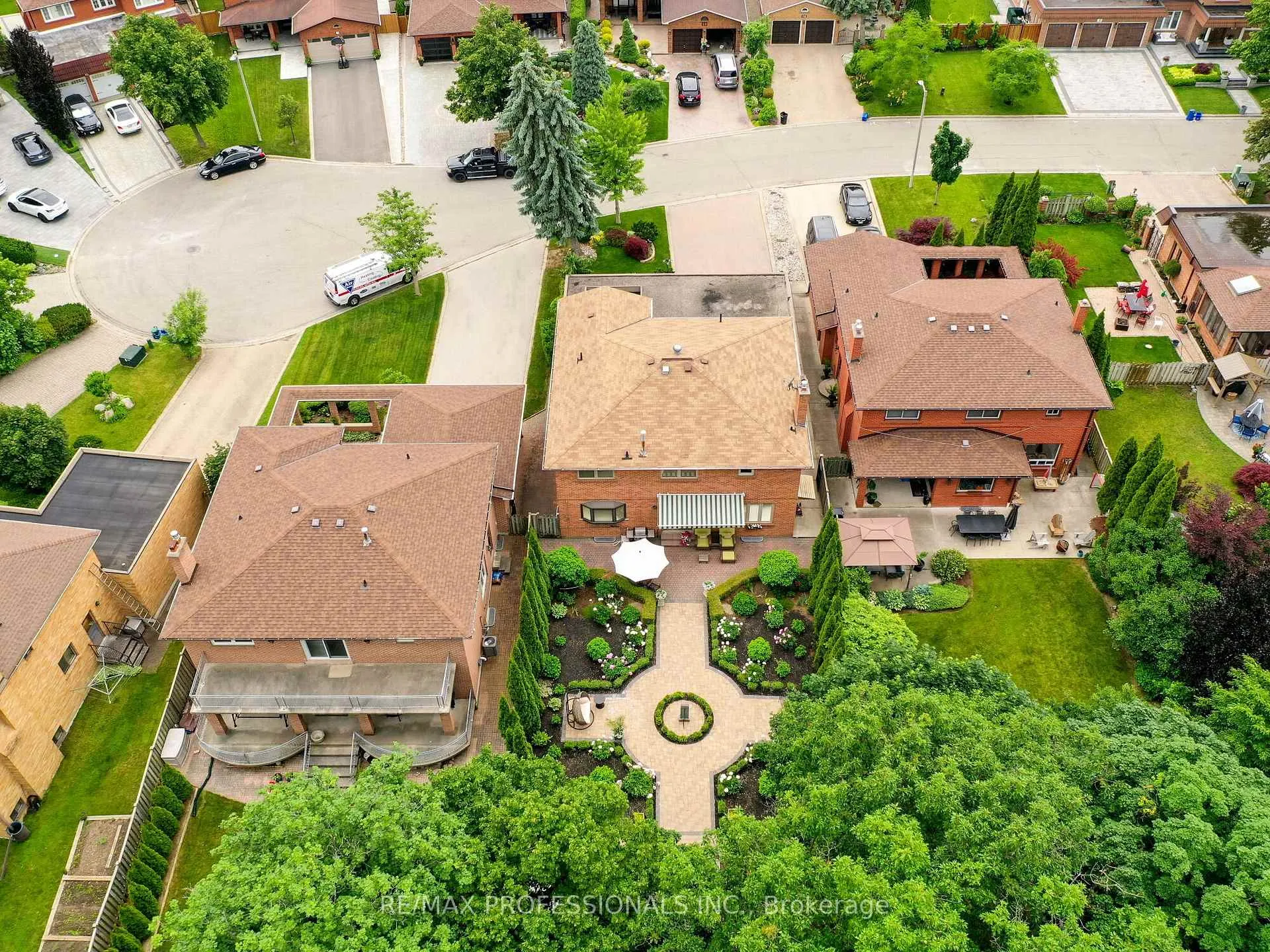 Photo 39 of 21 Majesty Court, Vaughan, East Woodbridge — HOMEH