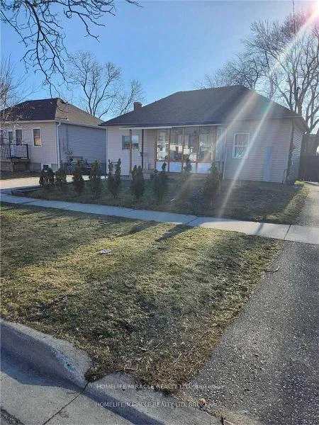 Photo 2 of 824 Rowena Street, Oshawa, Lakeview — HOMEH