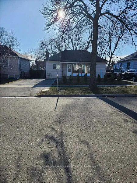 Photo 3 of 824 Rowena Street, Oshawa, Lakeview — HOMEH