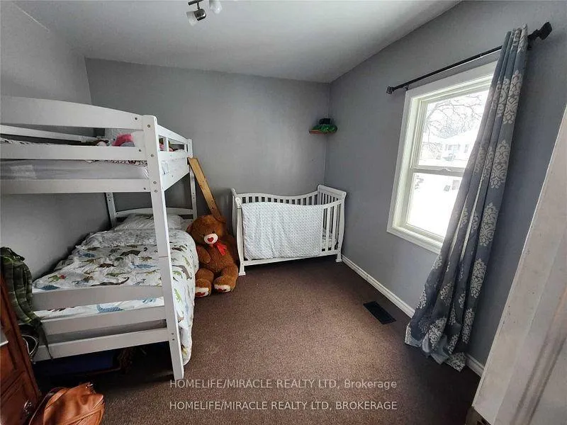 Photo 11 of 824 Rowena Street, Oshawa, Lakeview — HOMEH