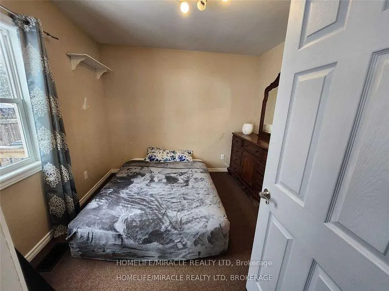Photo 12 of 824 Rowena Street, Oshawa, Lakeview — HOMEH