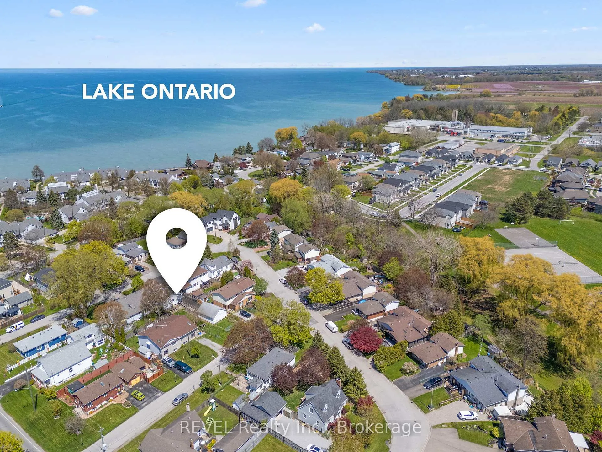 Photo 2 of 51 Runcorn Street, St. Catharines, Port Weller — HOMEH