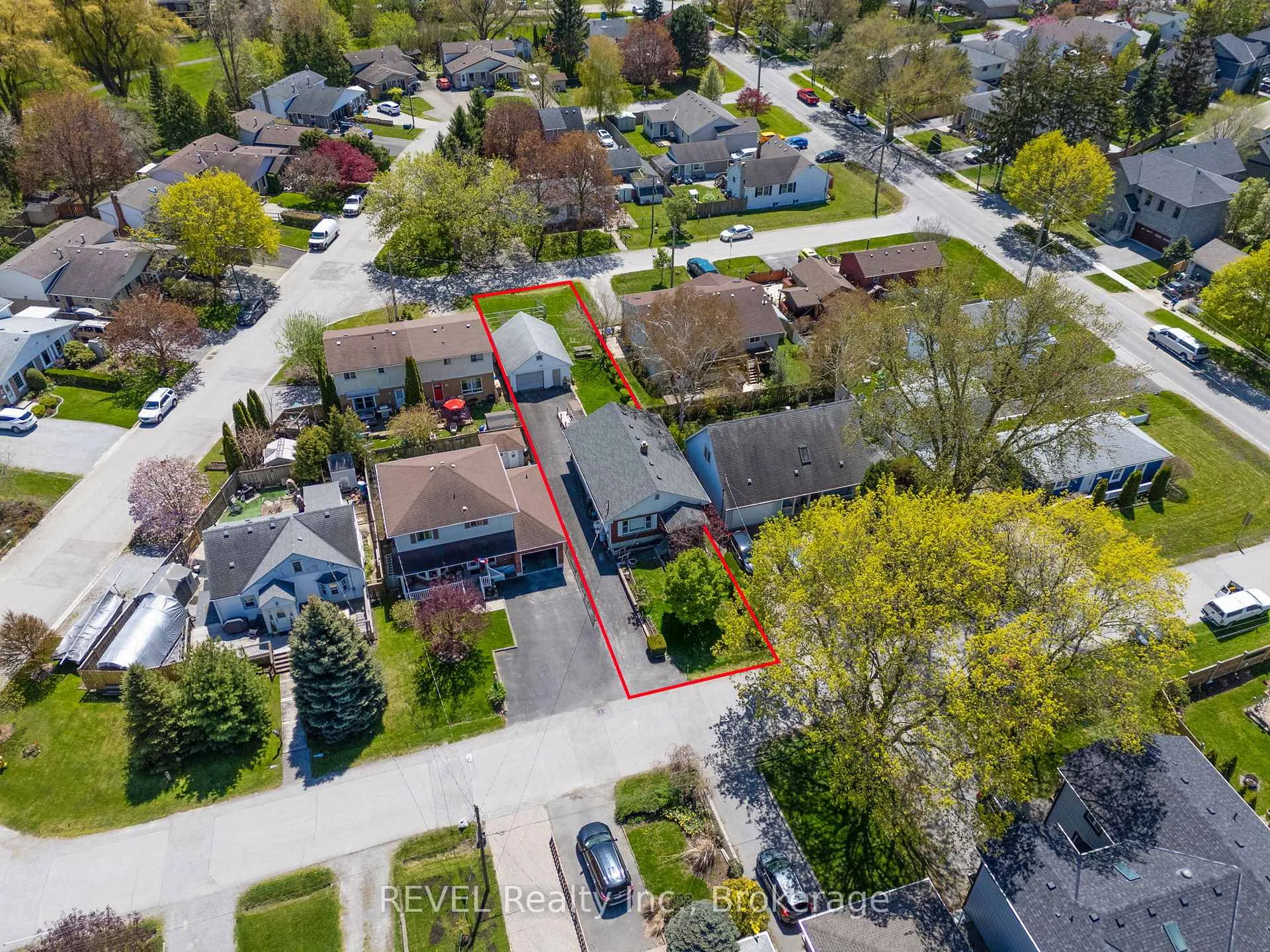 Photo 6 of 51 Runcorn Street, St. Catharines, Port Weller — HOMEH