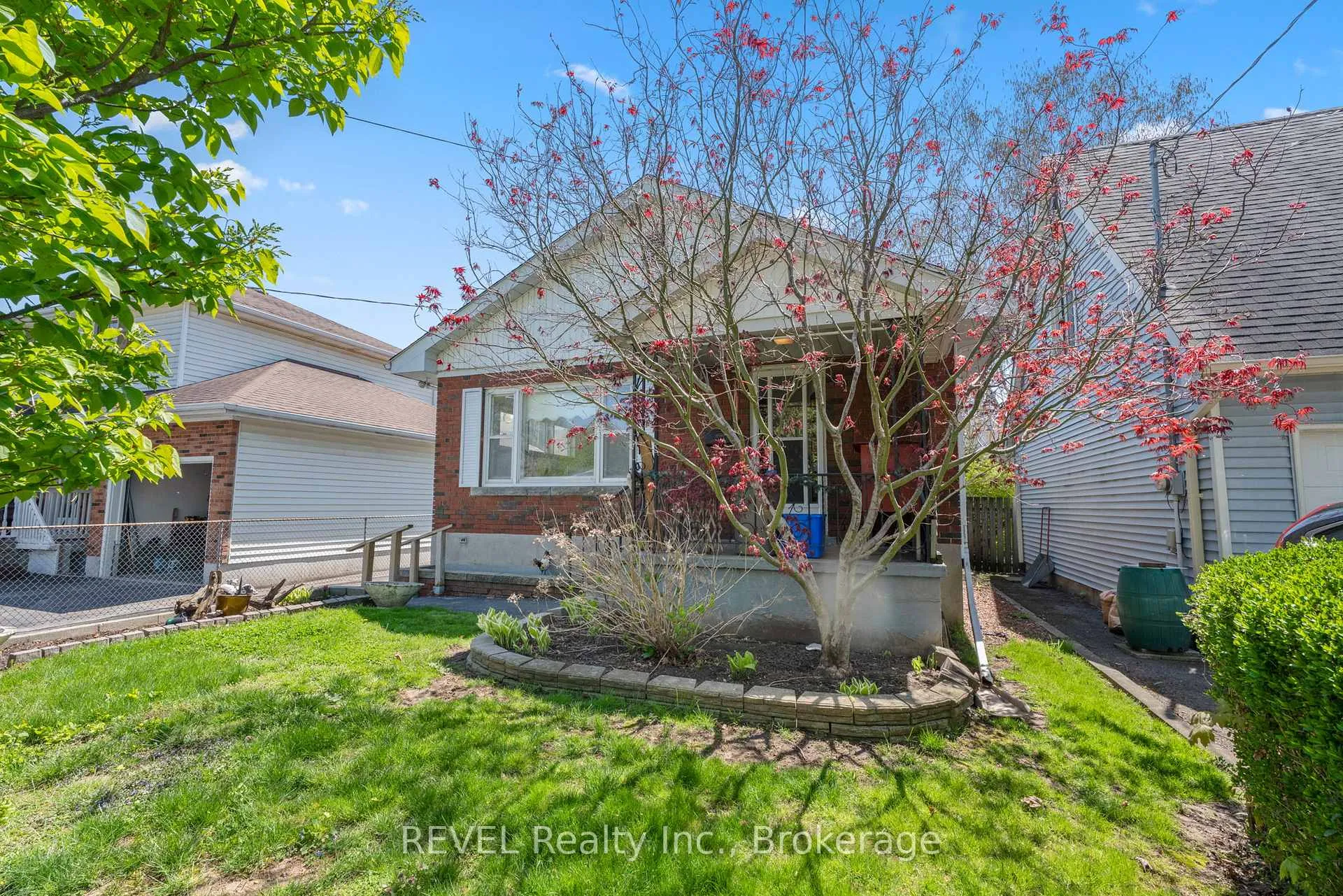 Photo 8 of 51 Runcorn Street, St. Catharines, Port Weller — HOMEH