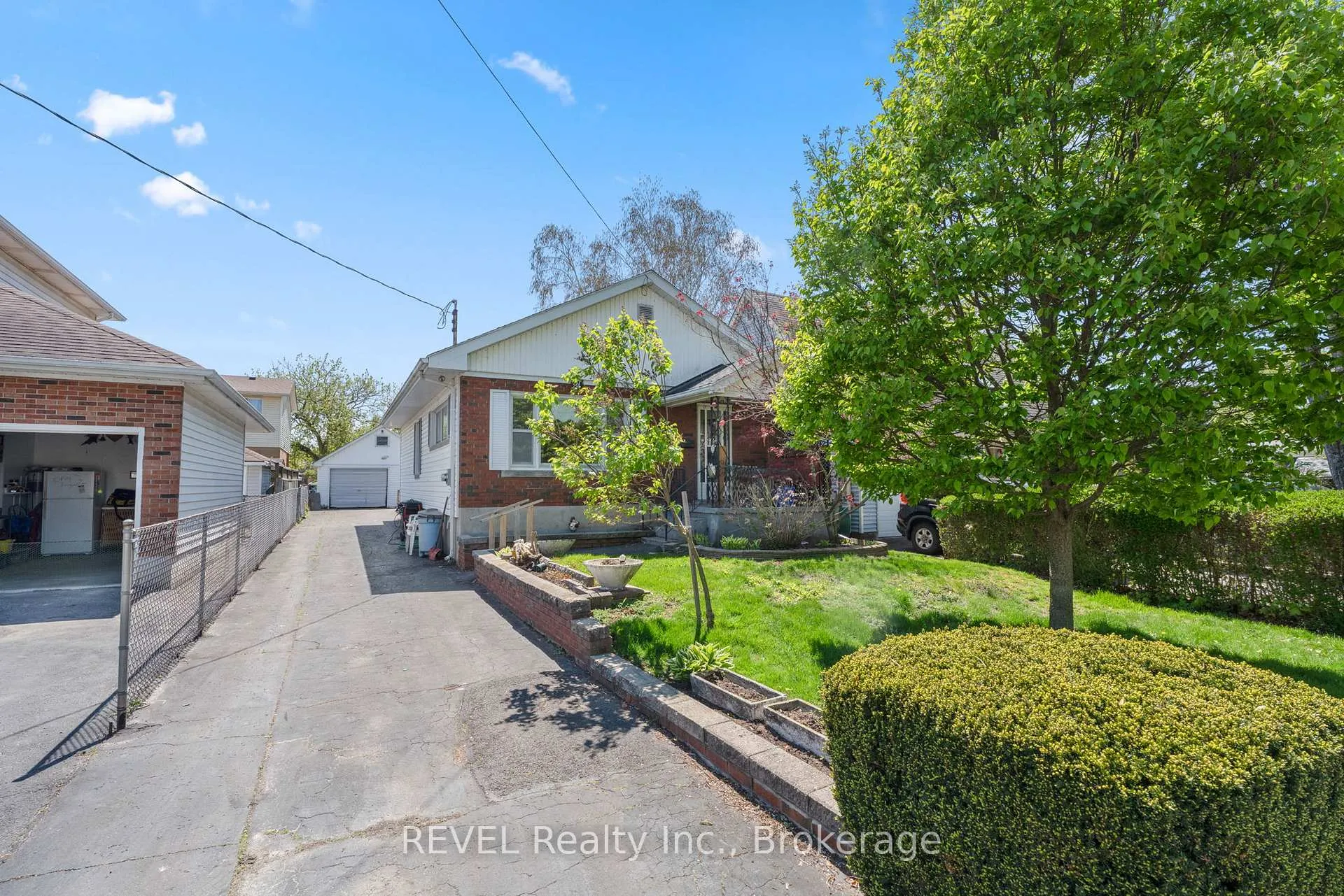 Photo 9 of 51 Runcorn Street, St. Catharines, Port Weller — HOMEH