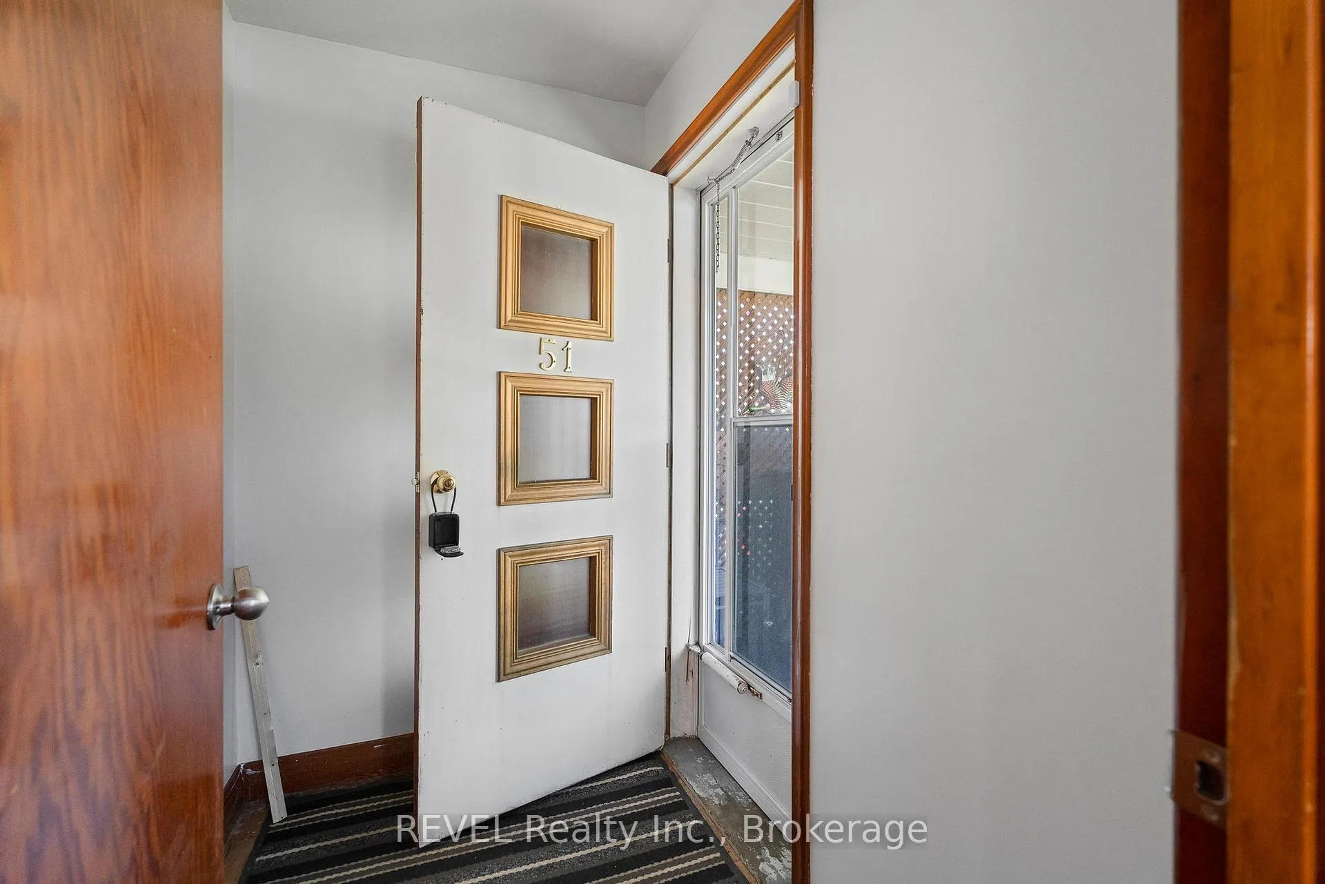 Photo 12 of 51 Runcorn Street, St. Catharines, Port Weller — HOMEH
