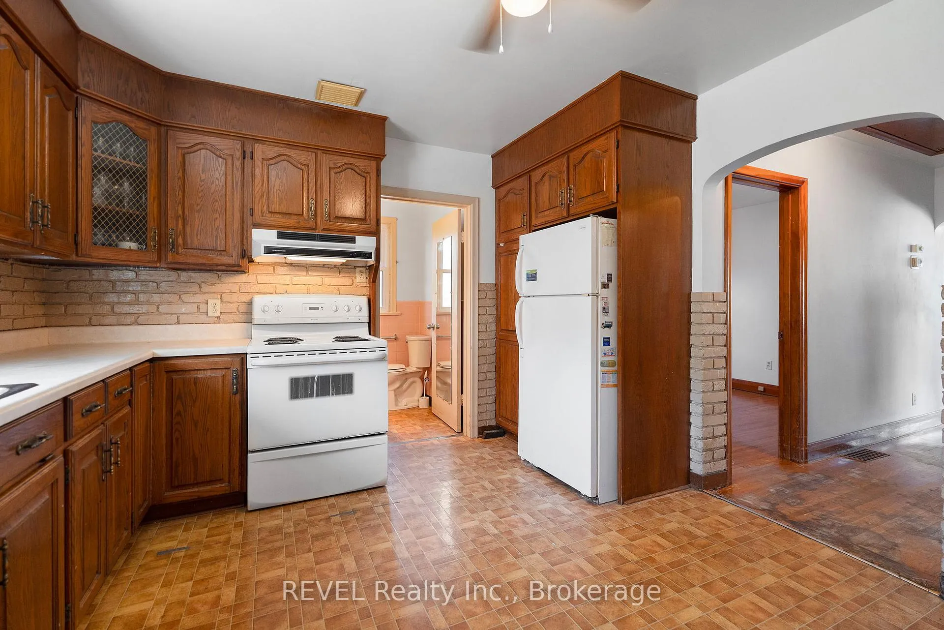 Photo 16 of 51 Runcorn Street, St. Catharines, Port Weller — HOMEH