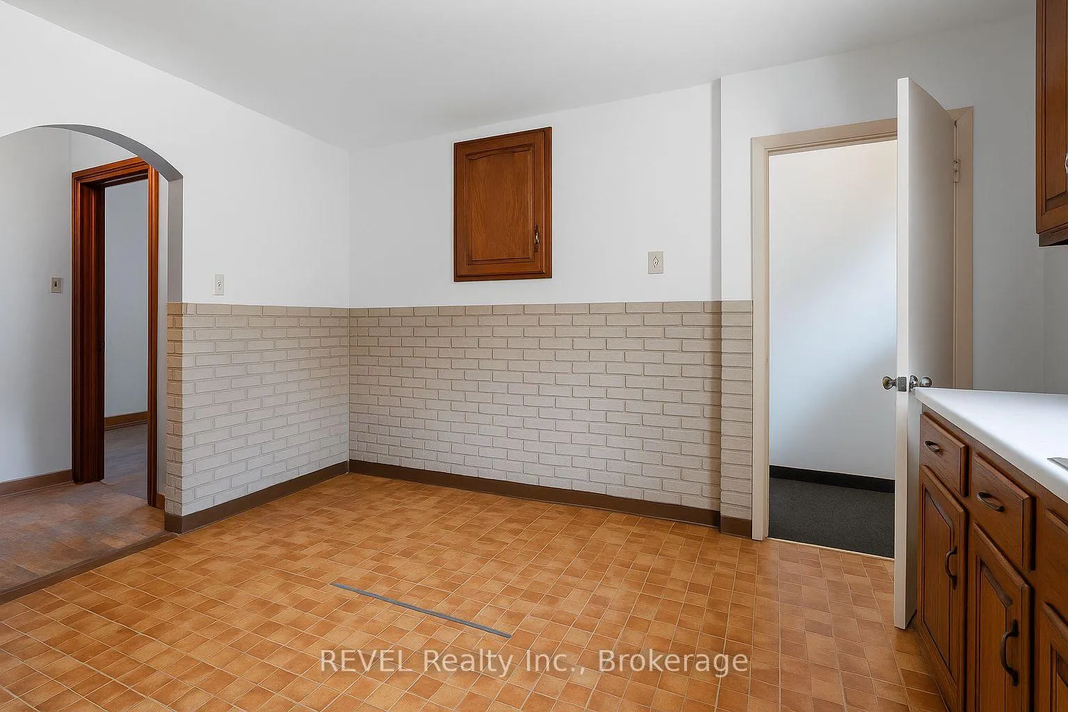 Photo 17 of 51 Runcorn Street, St. Catharines, Port Weller — HOMEH