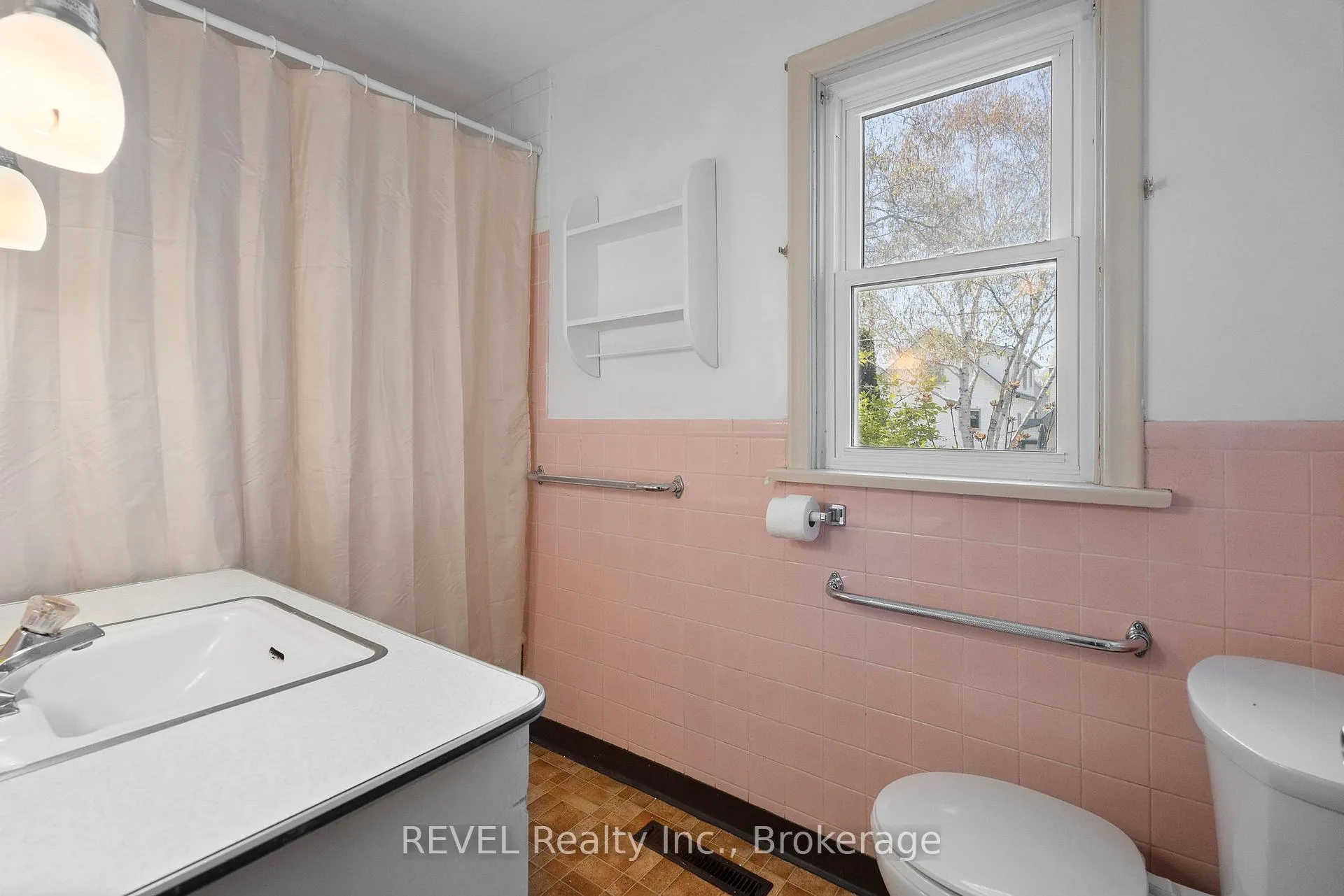 Photo 18 of 51 Runcorn Street, St. Catharines, Port Weller — HOMEH