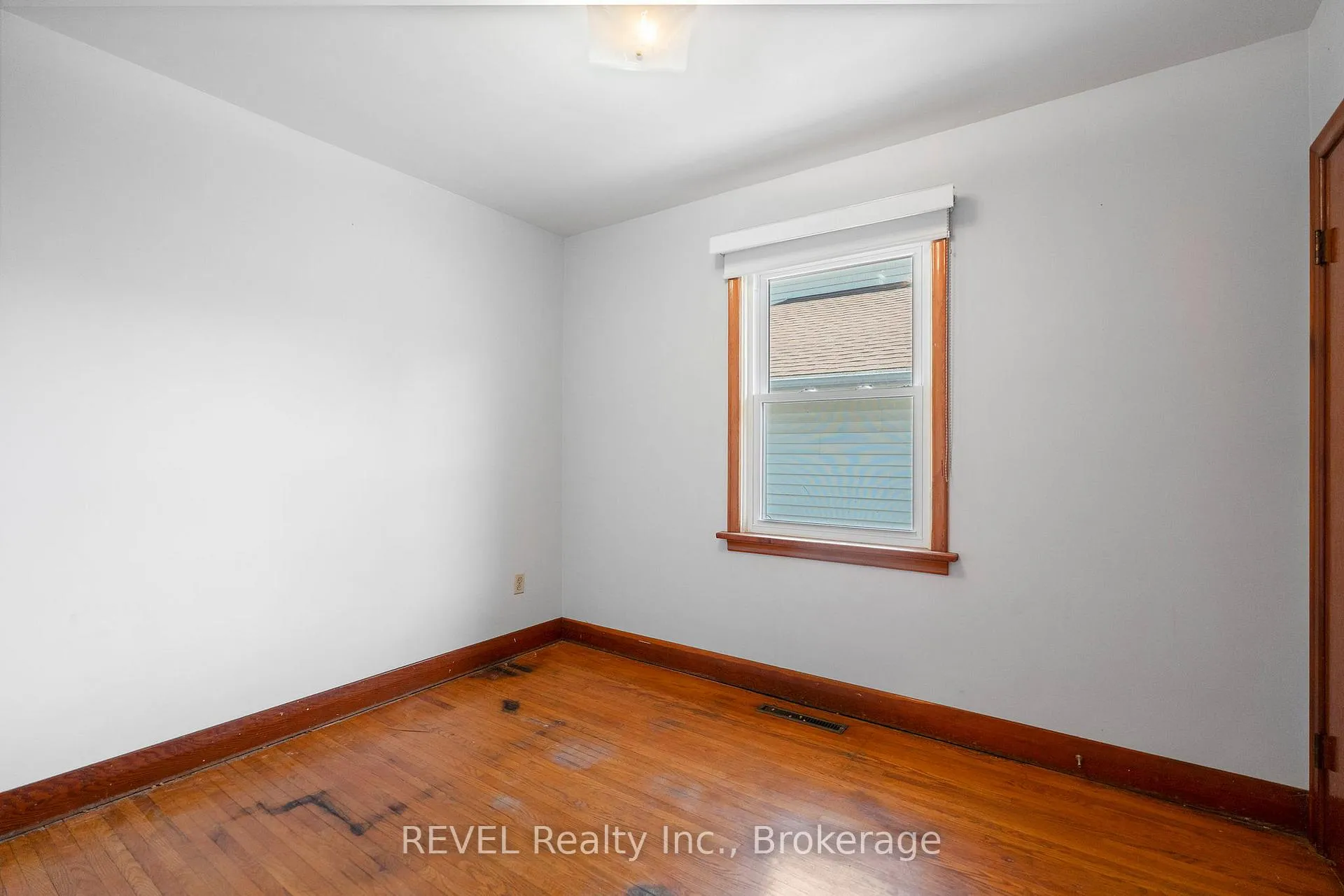 Photo 21 of 51 Runcorn Street, St. Catharines, Port Weller — HOMEH