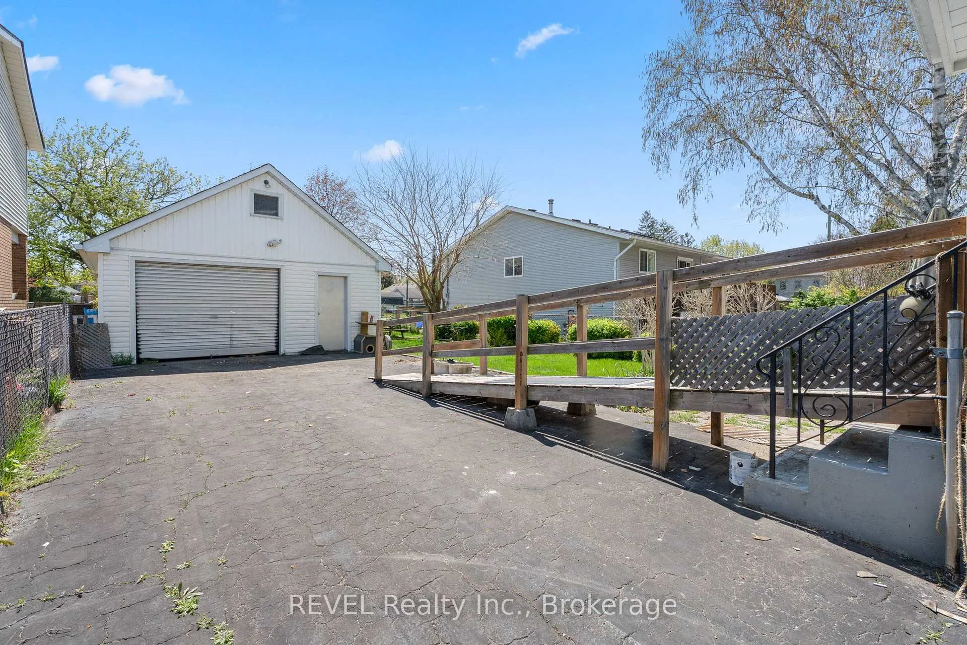 Photo 26 of 51 Runcorn Street, St. Catharines, Port Weller — HOMEH