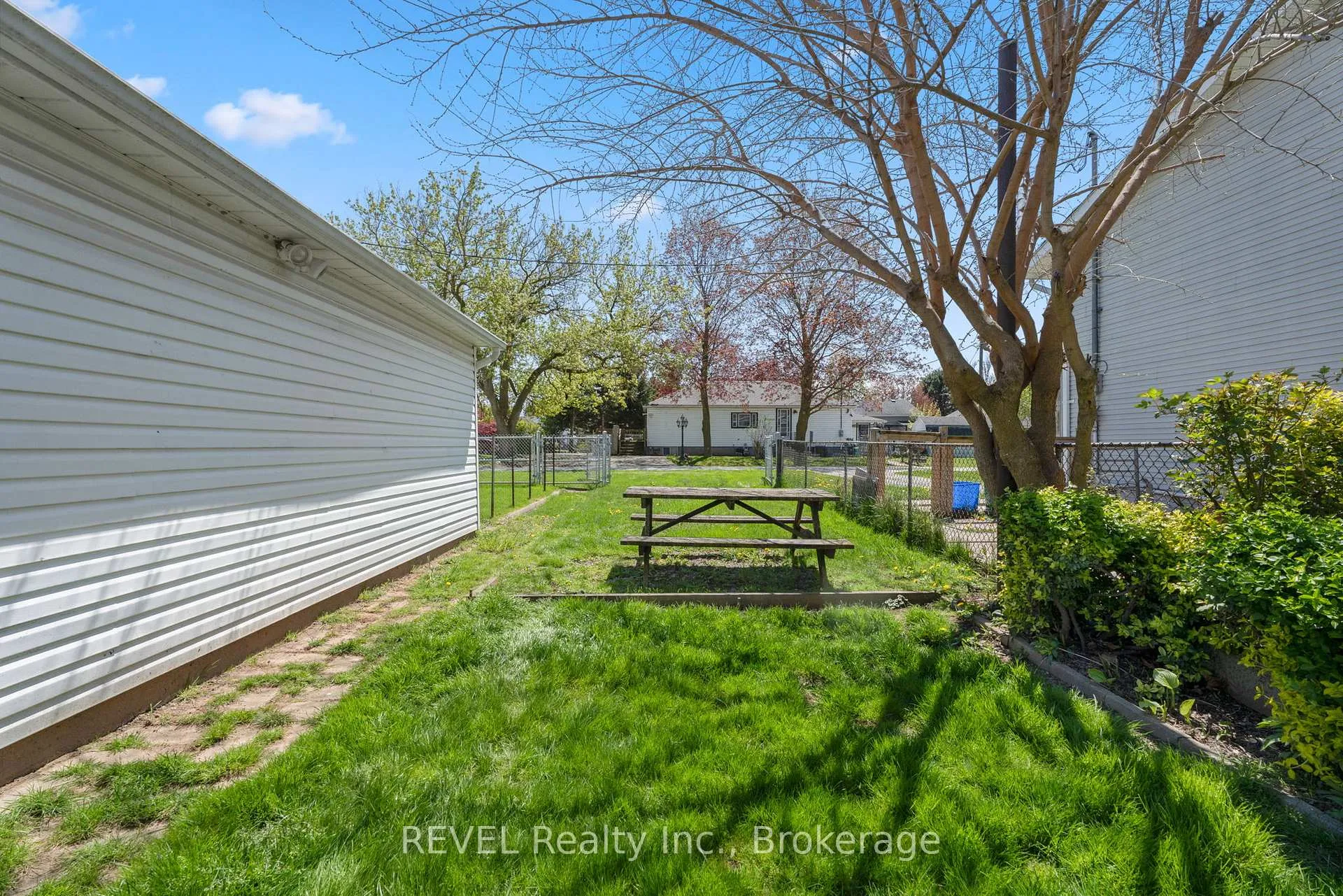 Photo 28 of 51 Runcorn Street, St. Catharines, Port Weller — HOMEH