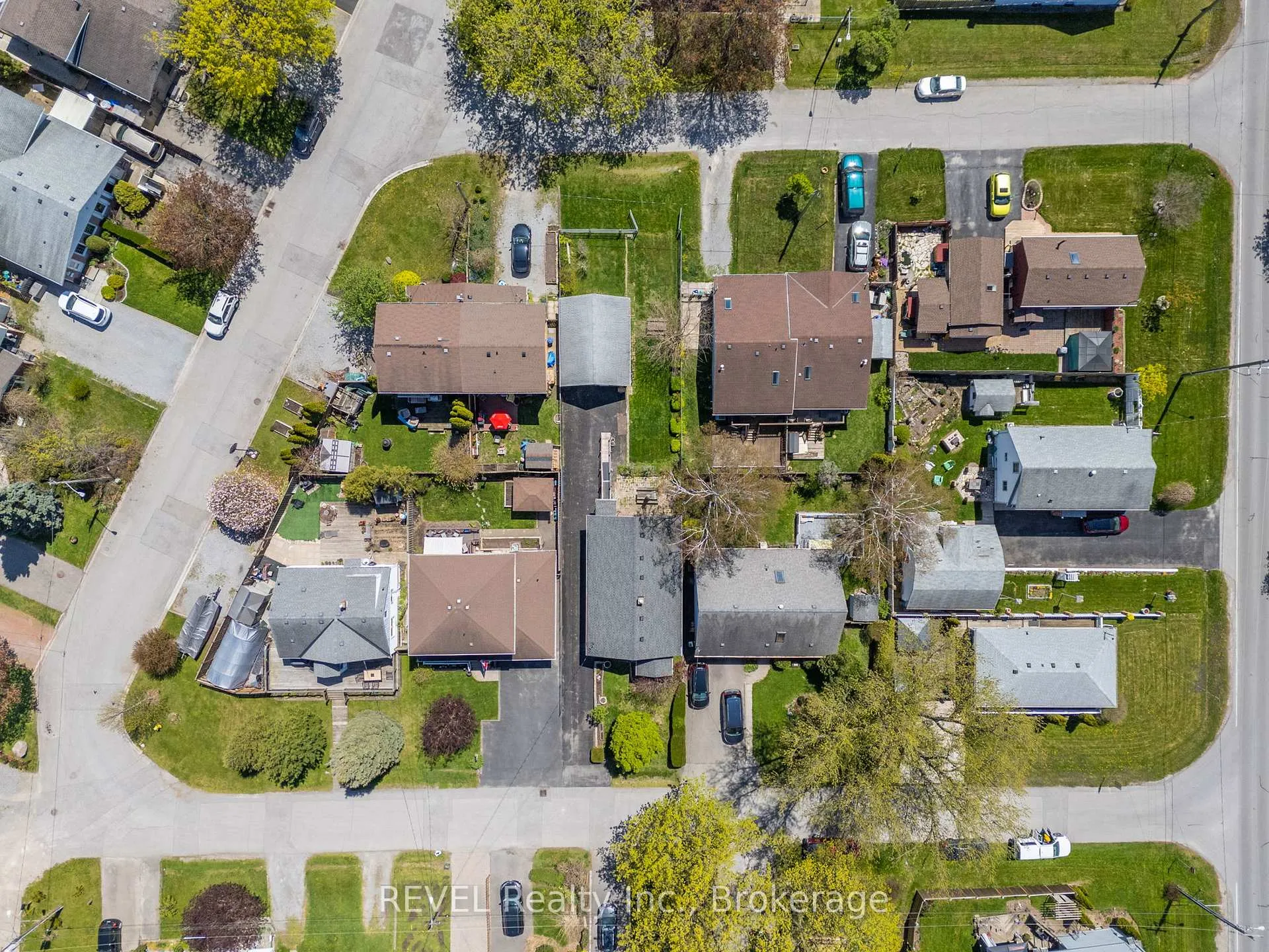 Photo 34 of 51 Runcorn Street, St. Catharines, Port Weller — HOMEH