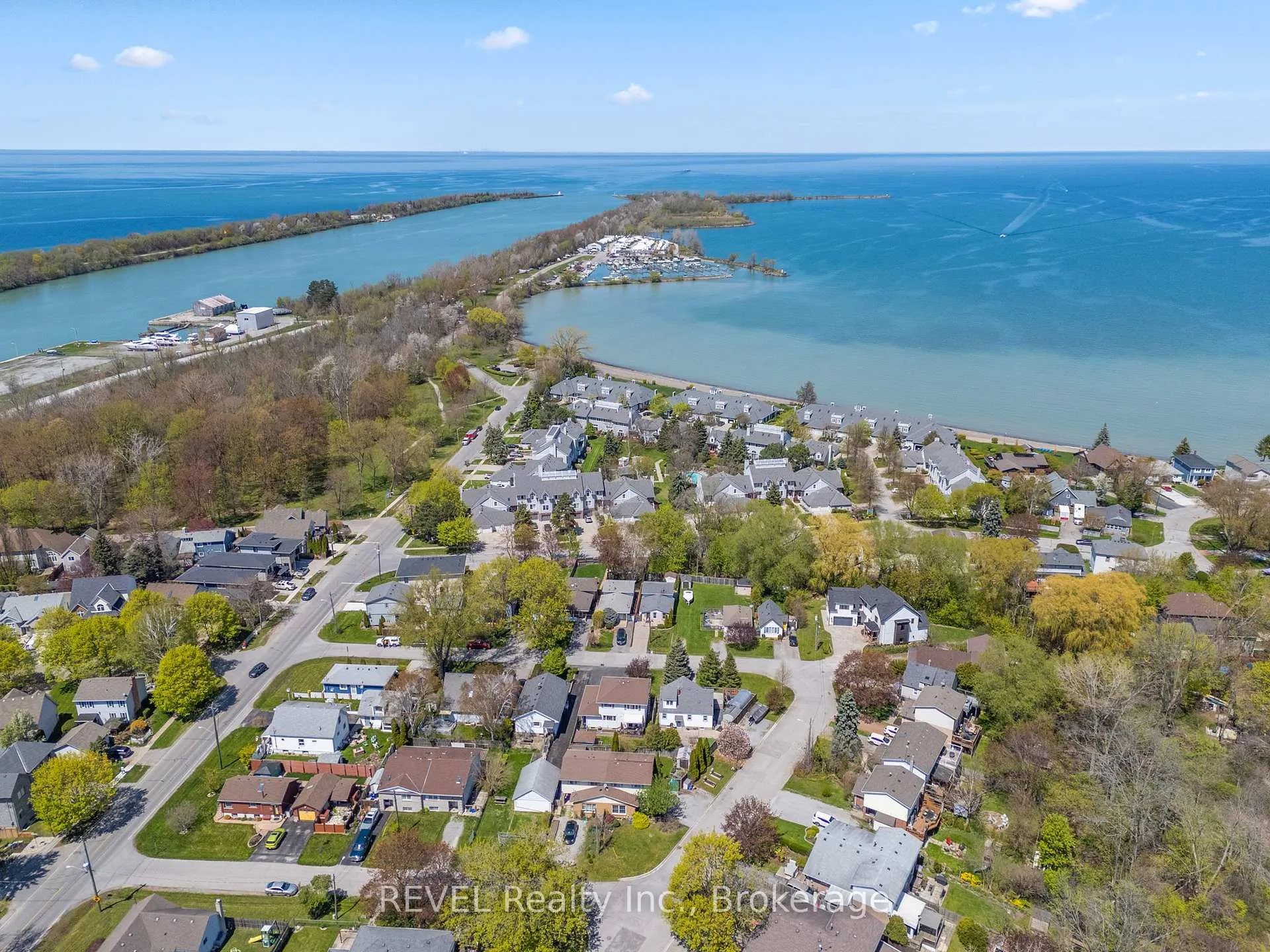 Photo 35 of 51 Runcorn Street, St. Catharines, Port Weller — HOMEH