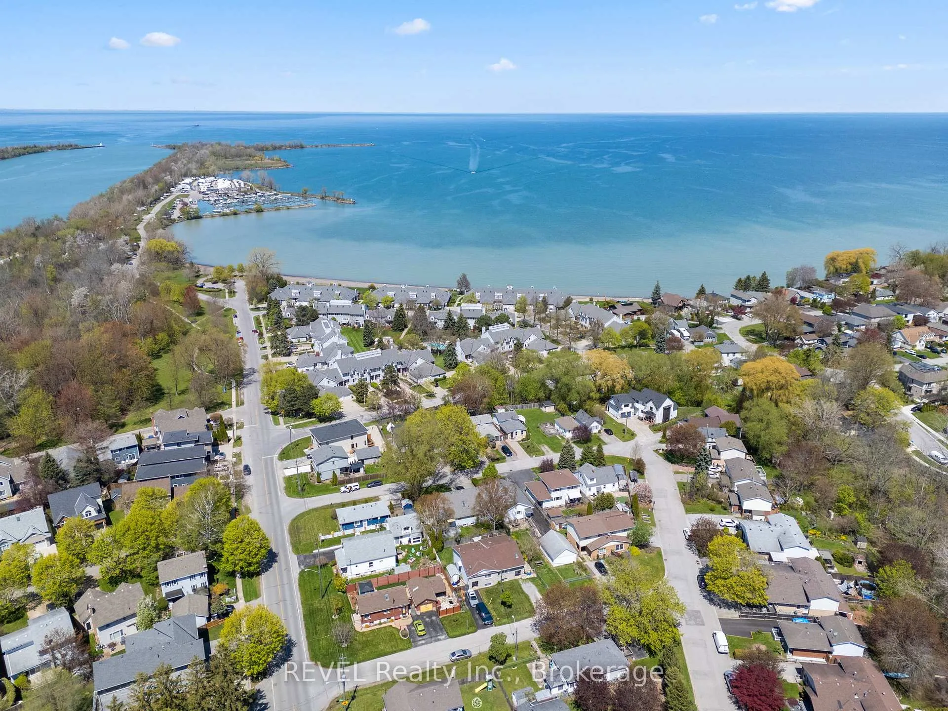 Photo 36 of 51 Runcorn Street, St. Catharines, Port Weller — HOMEH