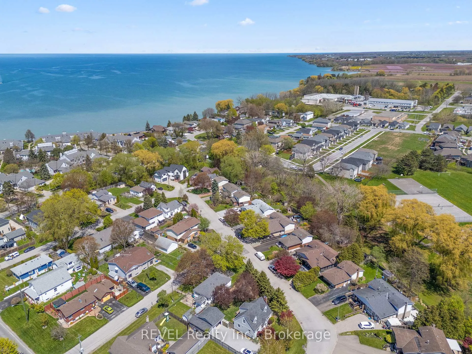 Photo 37 of 51 Runcorn Street, St. Catharines, Port Weller — HOMEH