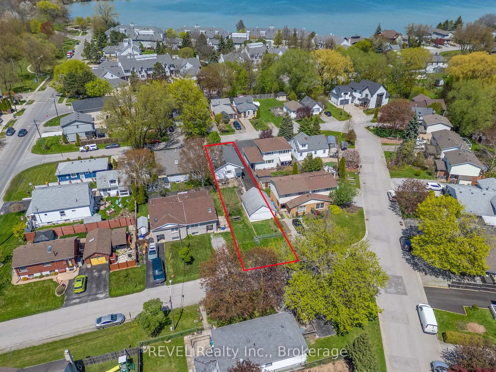 Photo 38 of 51 Runcorn Street, St. Catharines, Port Weller — HOMEH