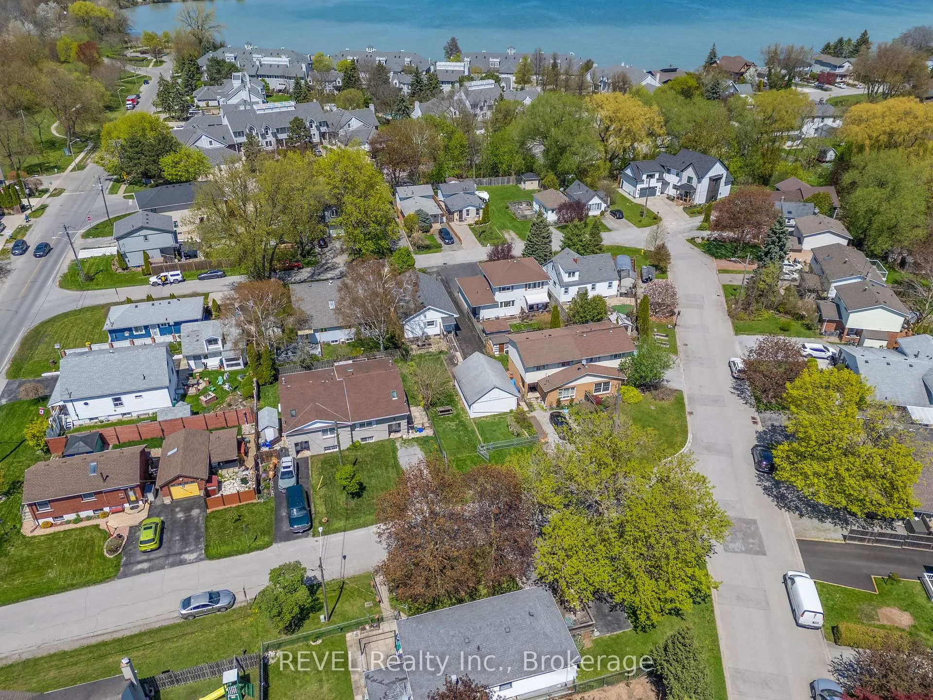 Photo 39 of 51 Runcorn Street, St. Catharines, Port Weller — HOMEH