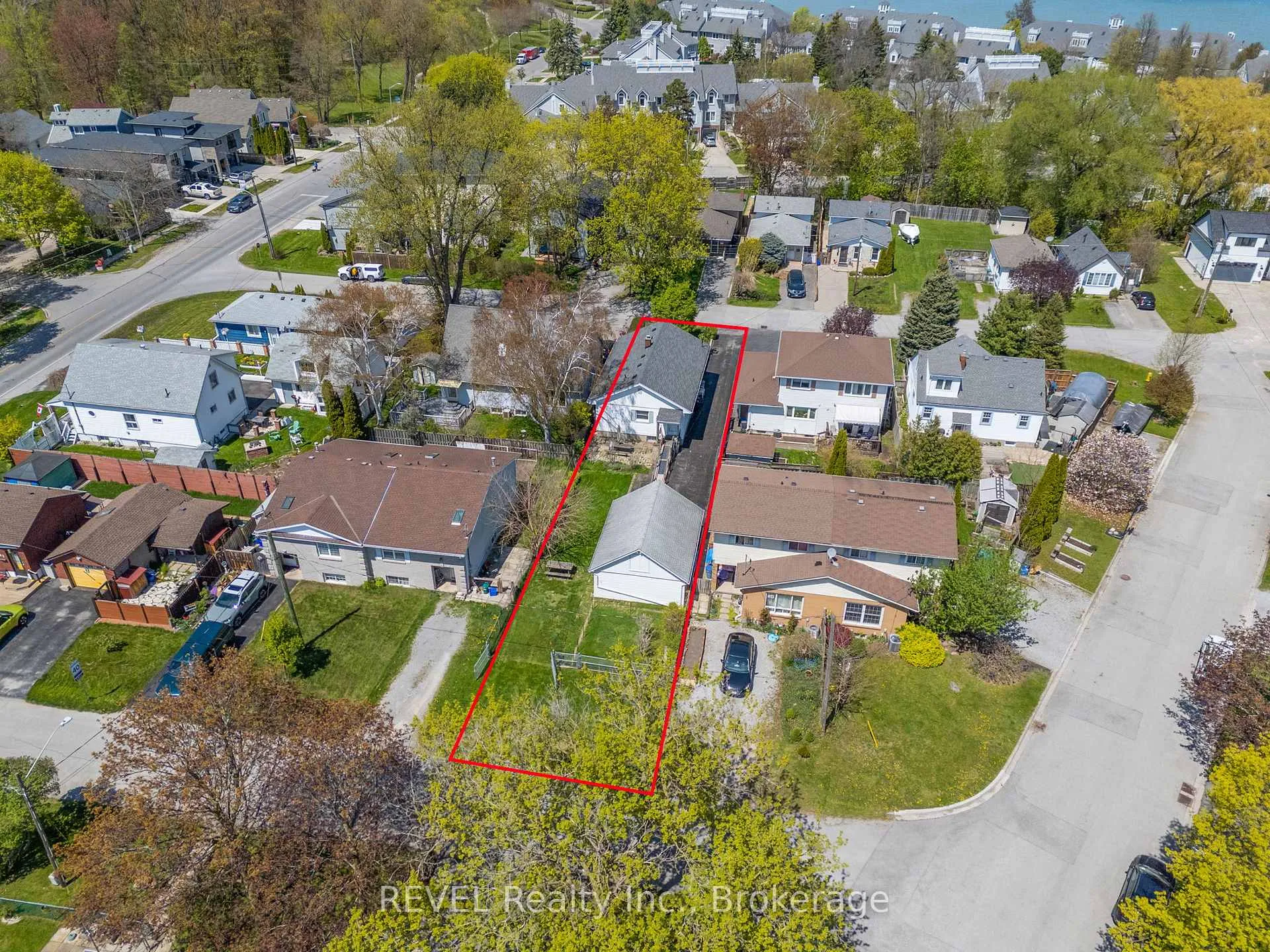 Photo 40 of 51 Runcorn Street, St. Catharines, Port Weller — HOMEH