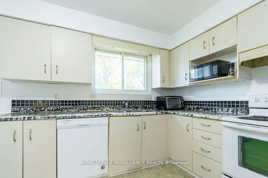 Photo 13 of 60 Catharine Street, Belleville, Belleville Ward — HOMEH