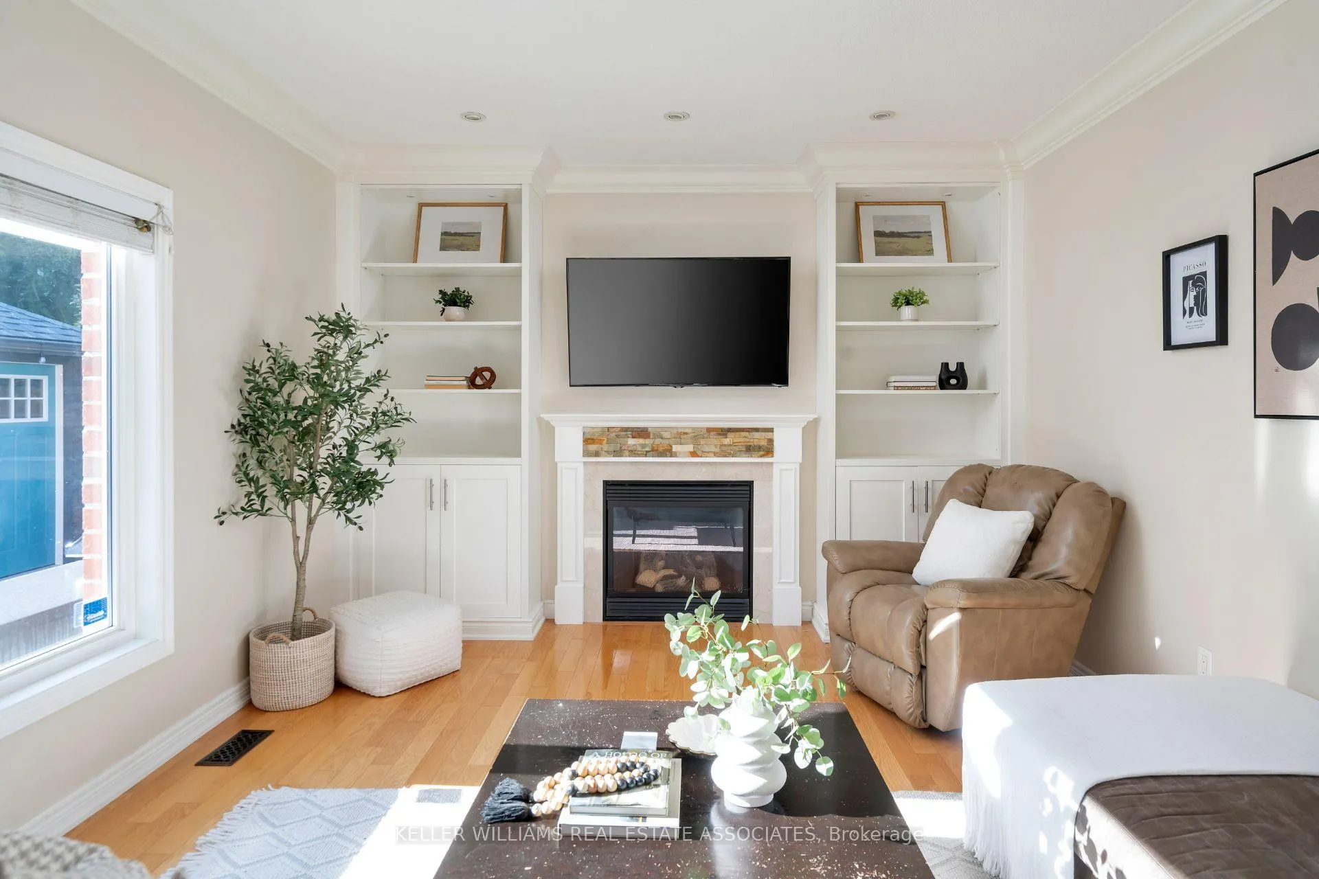 Photo 5 of 53 North Riverdale Drive, Caledon, Inglewood — HOMEH