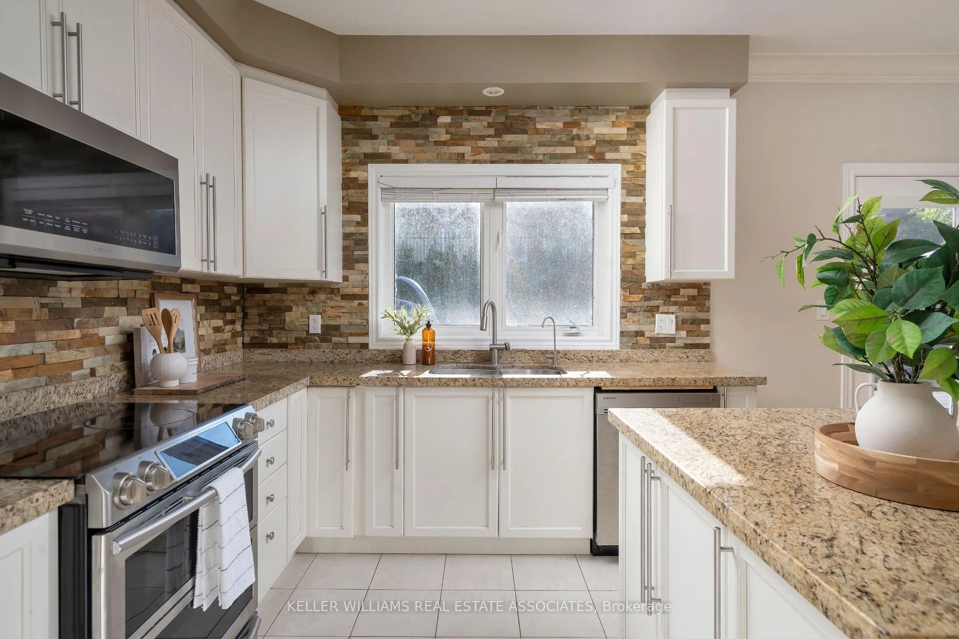 Photo 11 of 53 North Riverdale Drive, Caledon, Inglewood — HOMEH