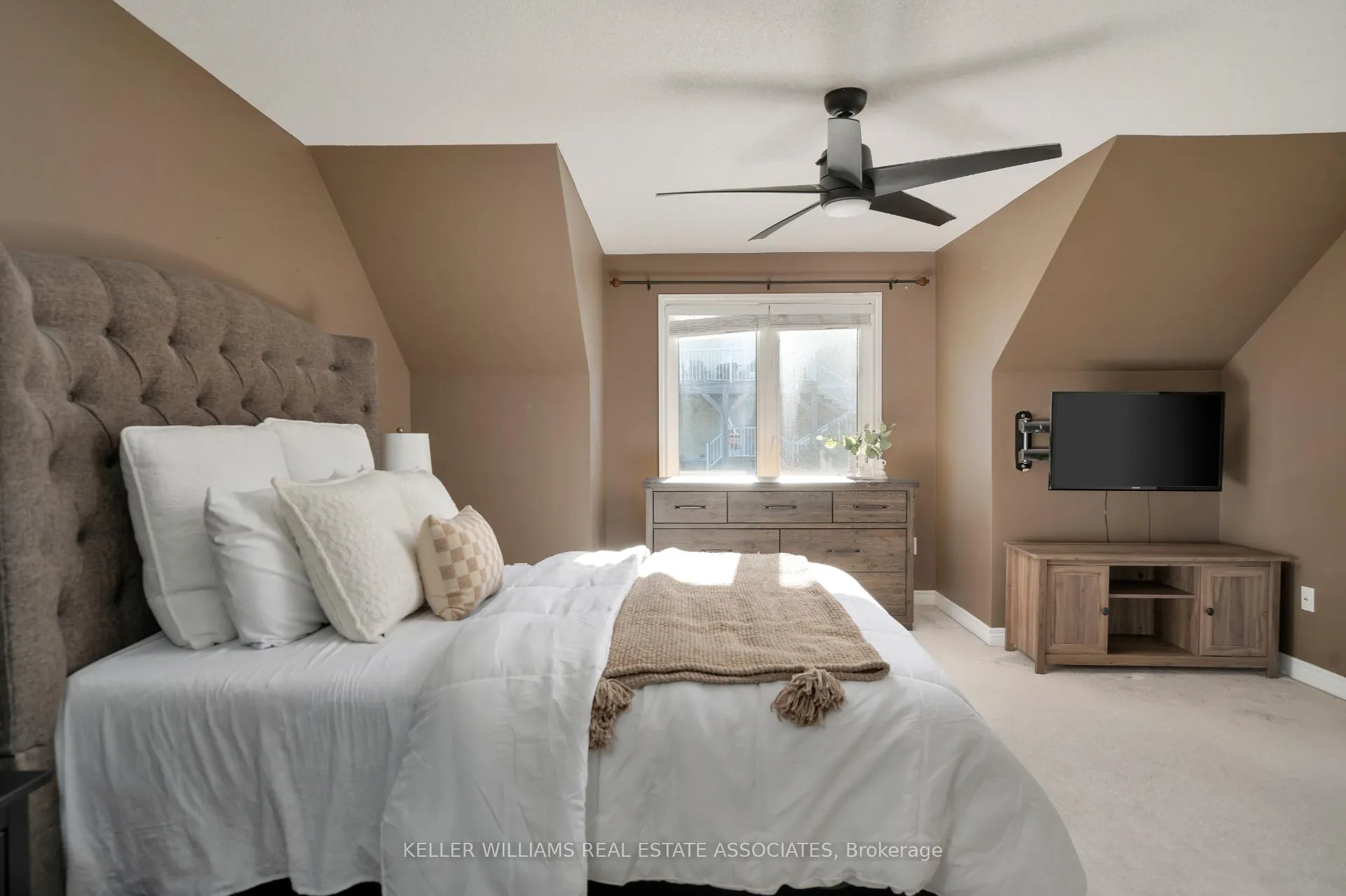 Photo 15 of 53 North Riverdale Drive, Caledon, Inglewood — HOMEH