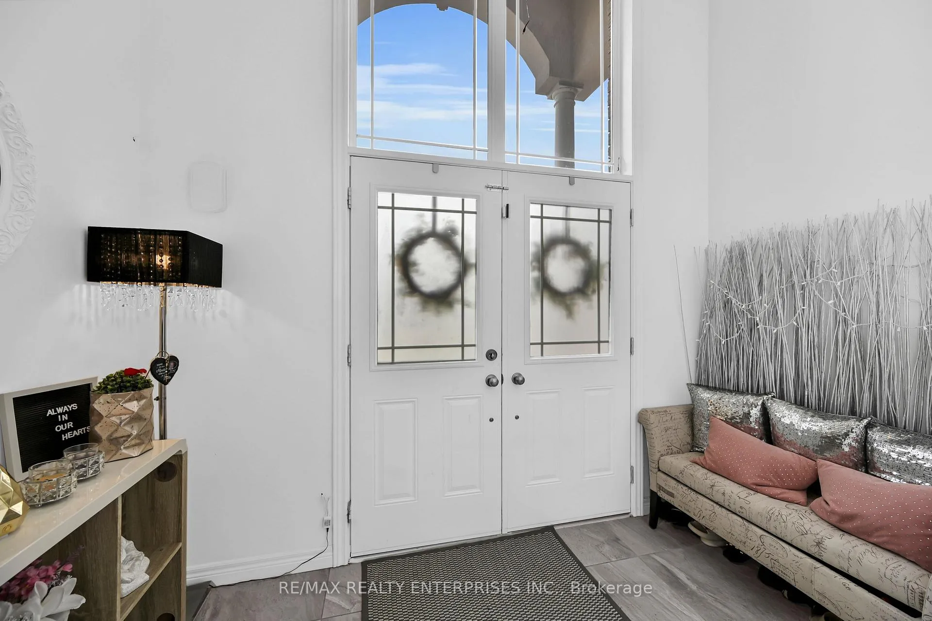 Photo 3 of 130 Chartwell Circle, Hamilton, Jerome — HOMEH