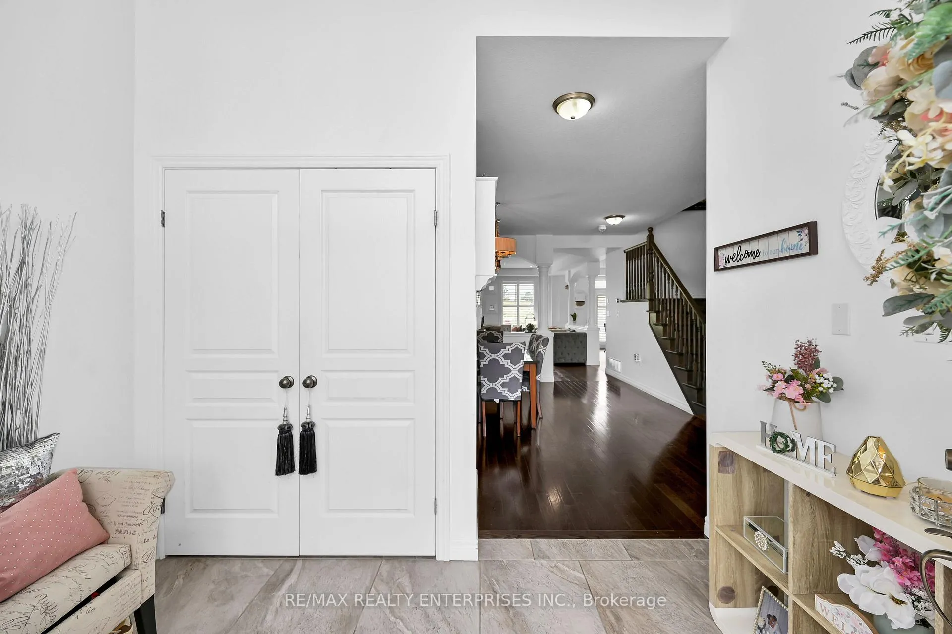 Photo 4 of 130 Chartwell Circle, Hamilton, Jerome — HOMEH