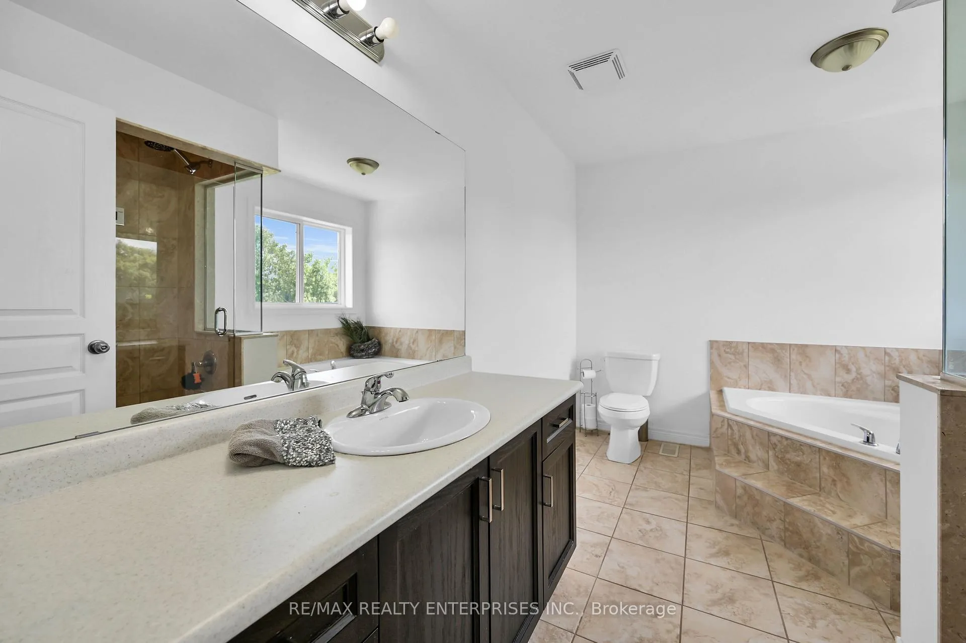 Photo 26 of 130 Chartwell Circle, Hamilton, Jerome — HOMEH