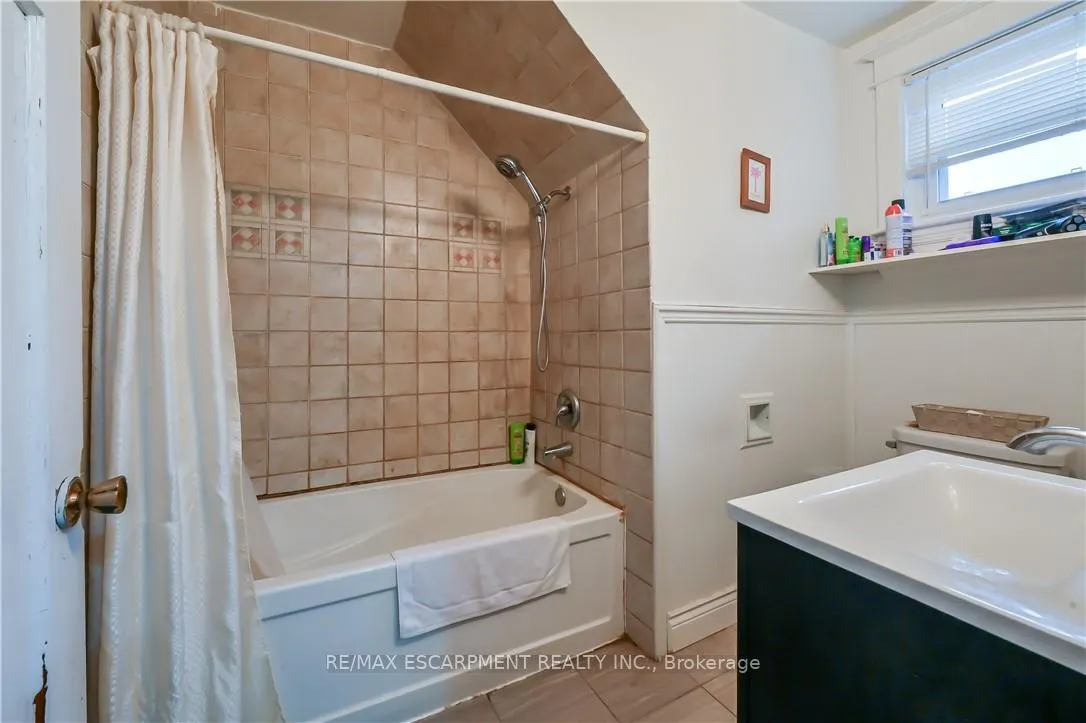 Photo 18 of 1597 King Street E, Hamilton, Delta — HOMEH