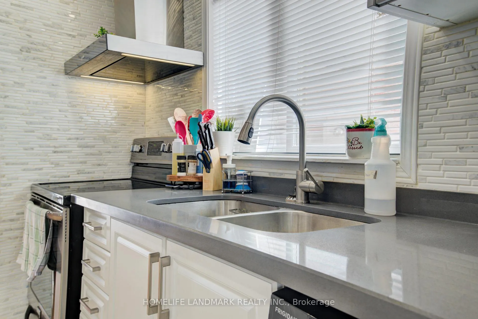Photo 8 of 164 Brian Boulevard, Hamilton, Waterdown — HOMEH