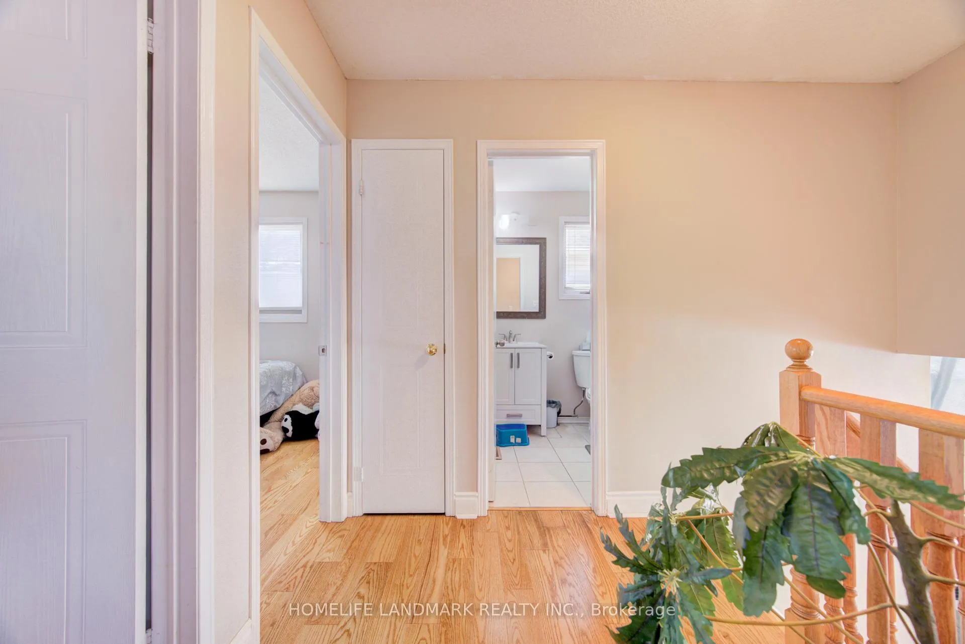 Photo 15 of 164 Brian Boulevard, Hamilton, Waterdown — HOMEH