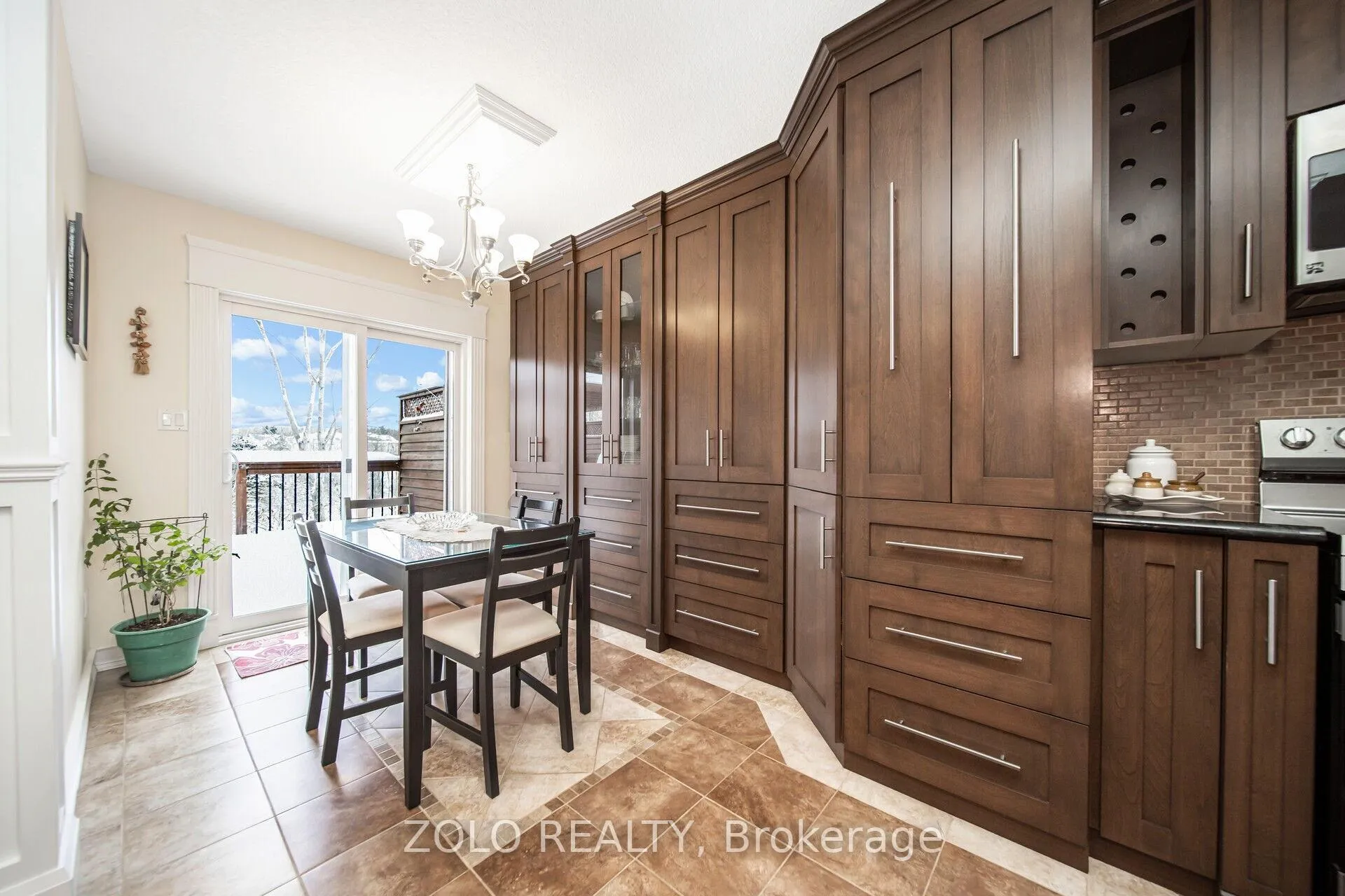 Photo 5 of 174 Parkvale Drive, Kitchener, Huron Park — HOMEH