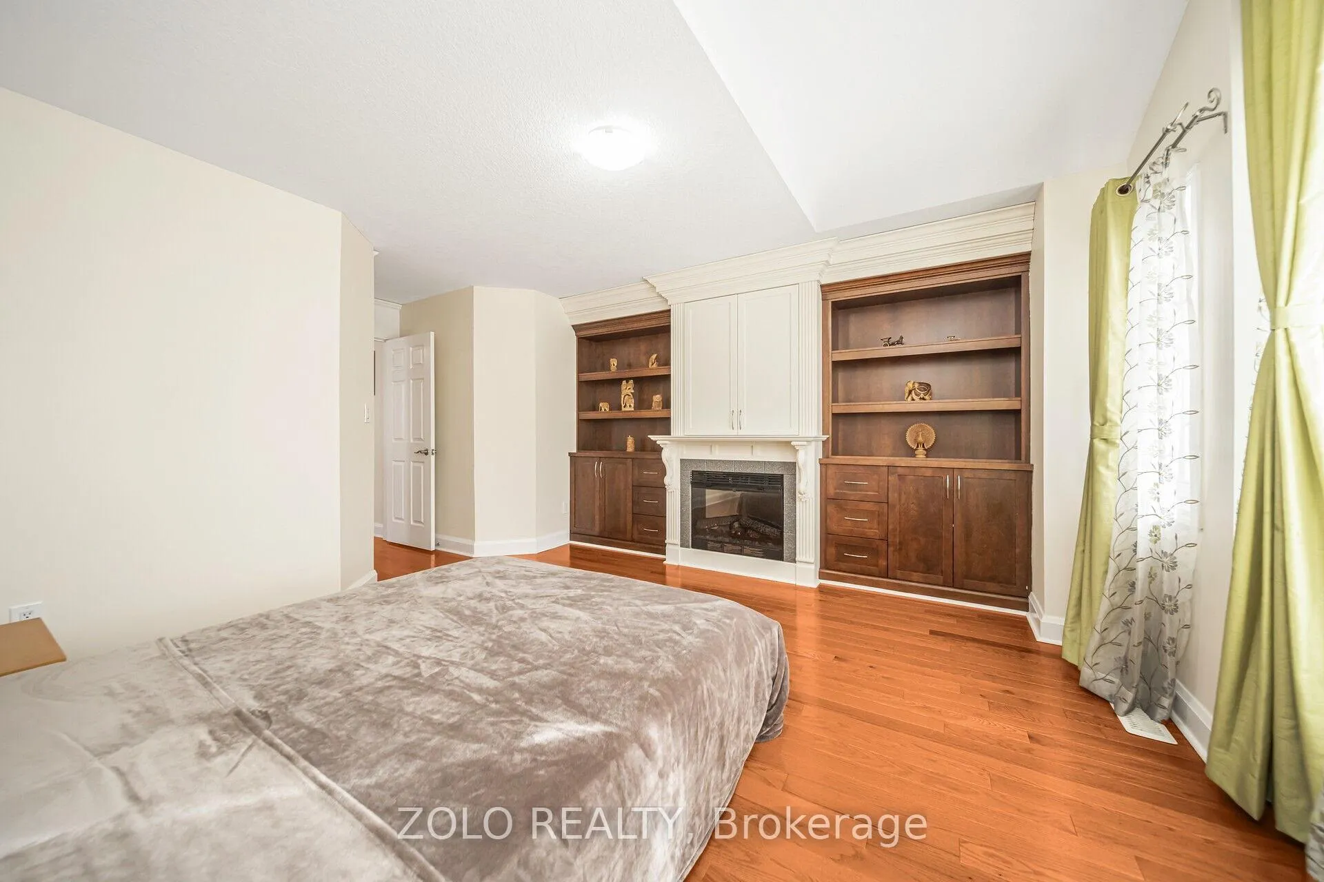 Photo 10 of 174 Parkvale Drive, Kitchener, Huron Park — HOMEH