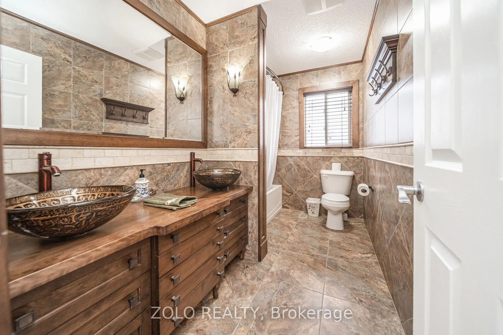 Photo 11 of 174 Parkvale Drive, Kitchener, Huron Park — HOMEH