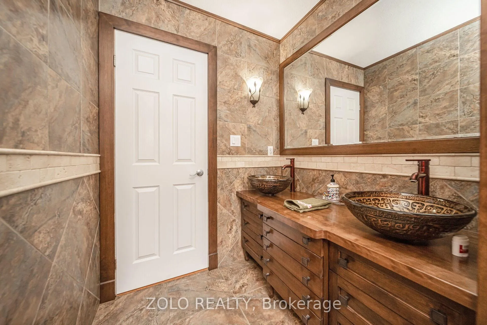 Photo 12 of 174 Parkvale Drive, Kitchener, Huron Park — HOMEH