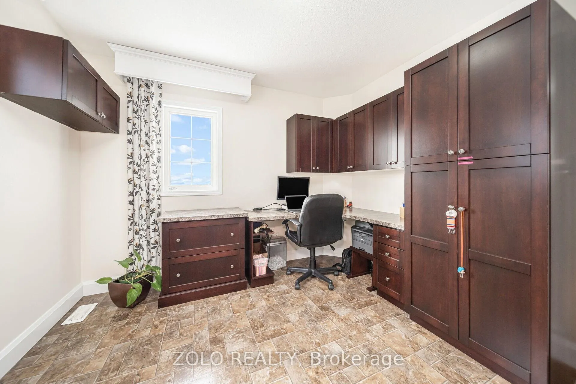Photo 15 of 174 Parkvale Drive, Kitchener, Huron Park — HOMEH