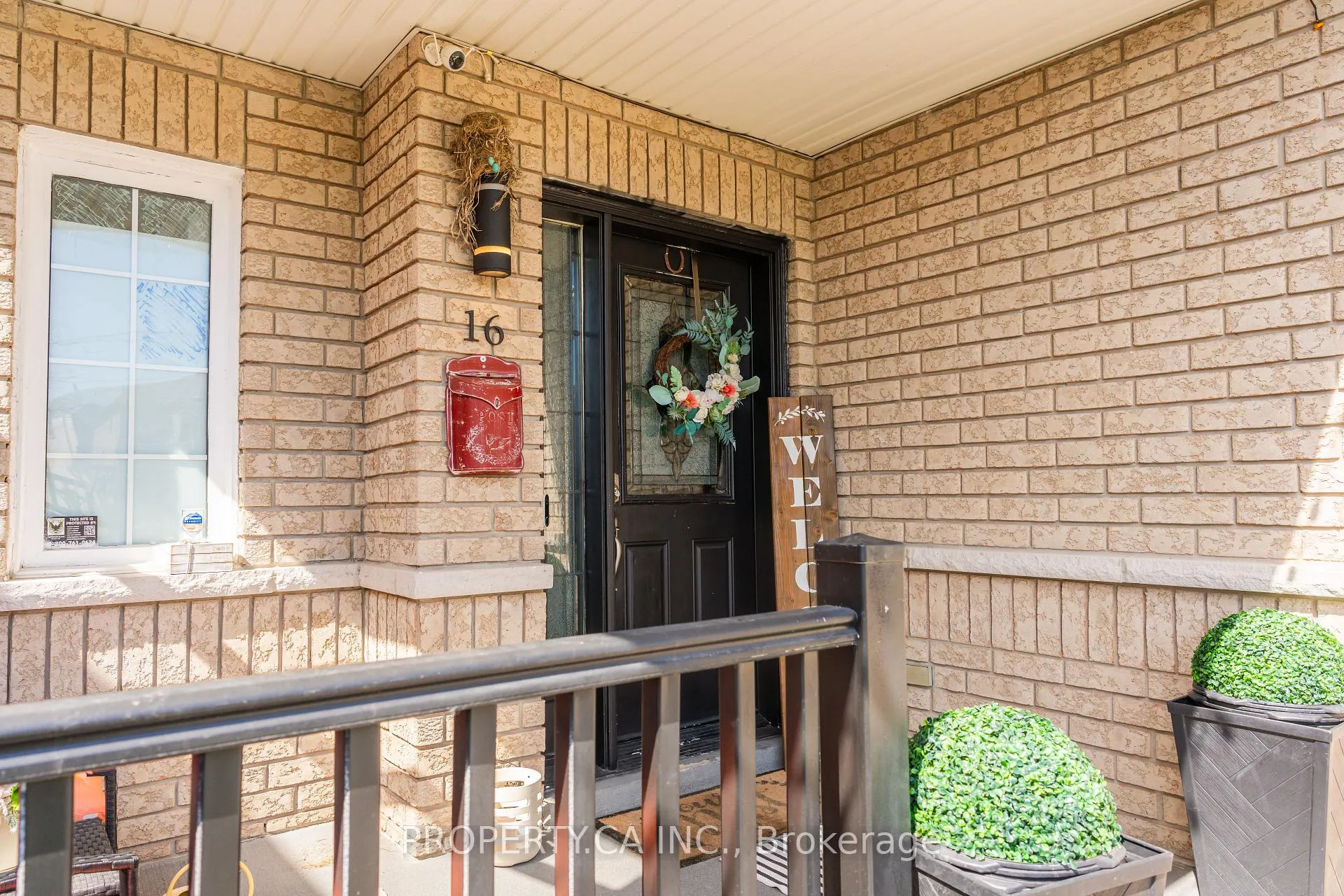 Photo 3 of 16 Connaught Lane, Barrie, Innis-Shore — HOMEH