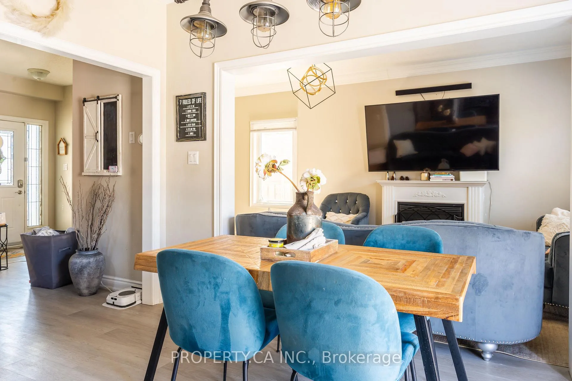 Photo 4 of 16 Connaught Lane, Barrie, Innis-Shore — HOMEH