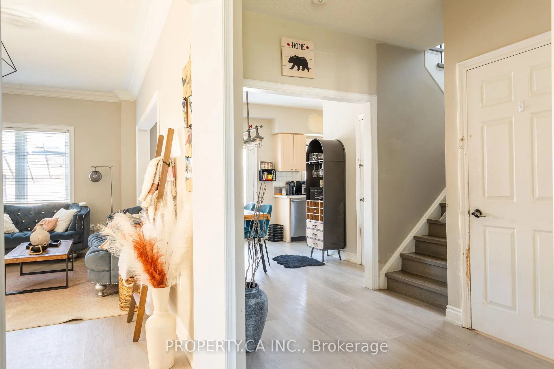 Photo 7 of 16 Connaught Lane, Barrie, Innis-Shore — HOMEH