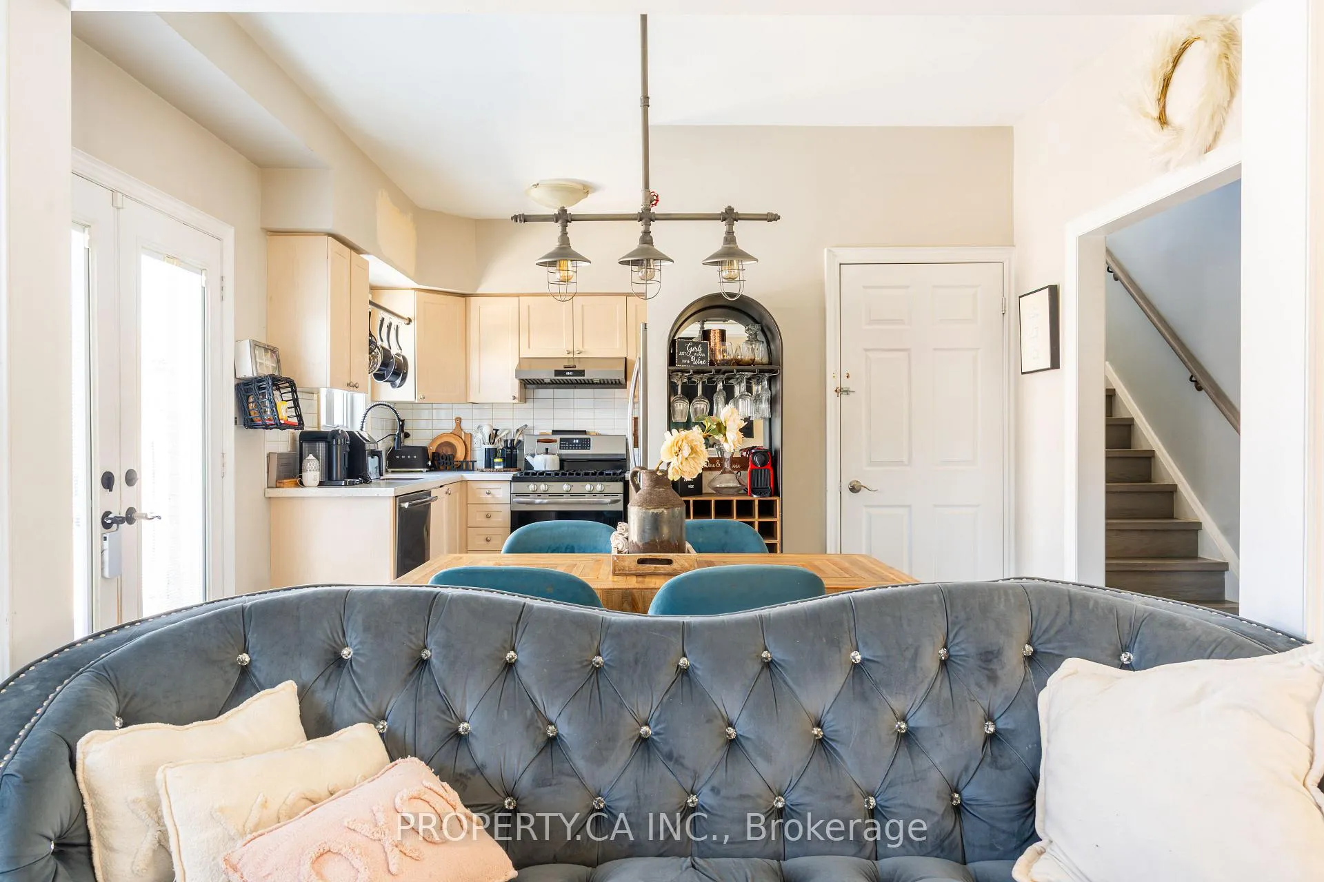 Photo 11 of 16 Connaught Lane, Barrie, Innis-Shore — HOMEH