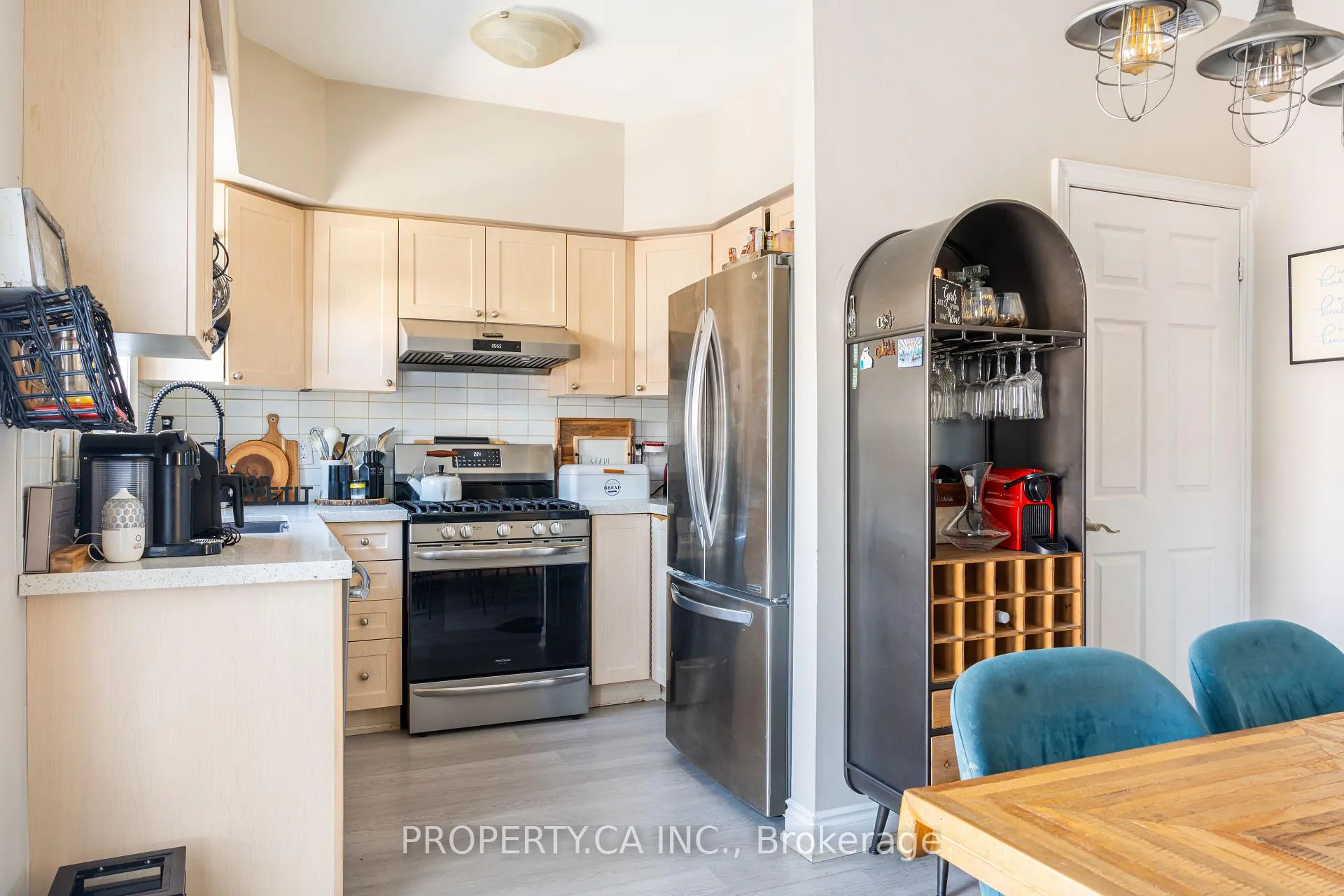 Photo 12 of 16 Connaught Lane, Barrie, Innis-Shore — HOMEH