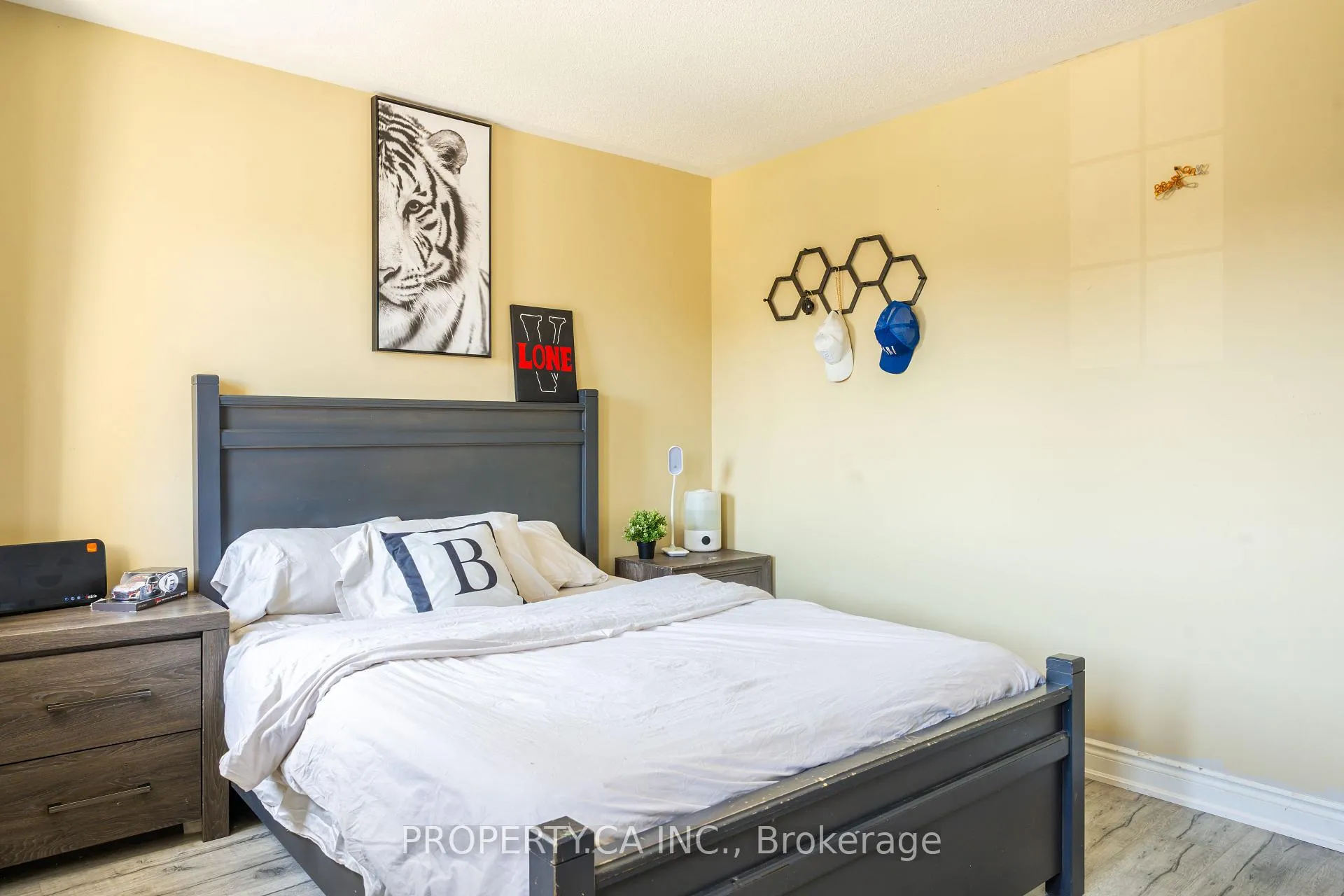 Photo 23 of 16 Connaught Lane, Barrie, Innis-Shore — HOMEH